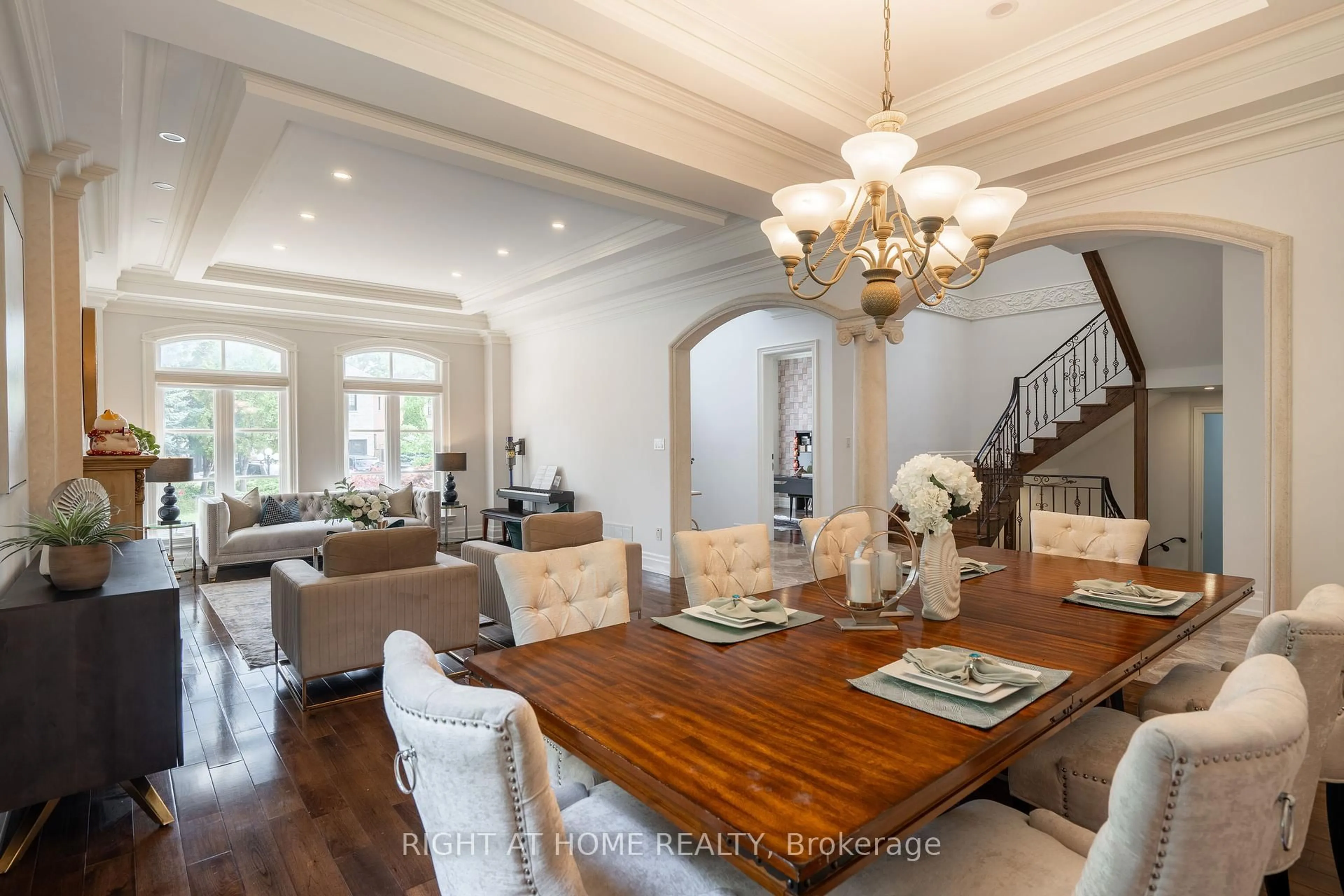 Dining room, unknown for 286 Fern Ave, Richmond Hill Ontario L4C 6L4