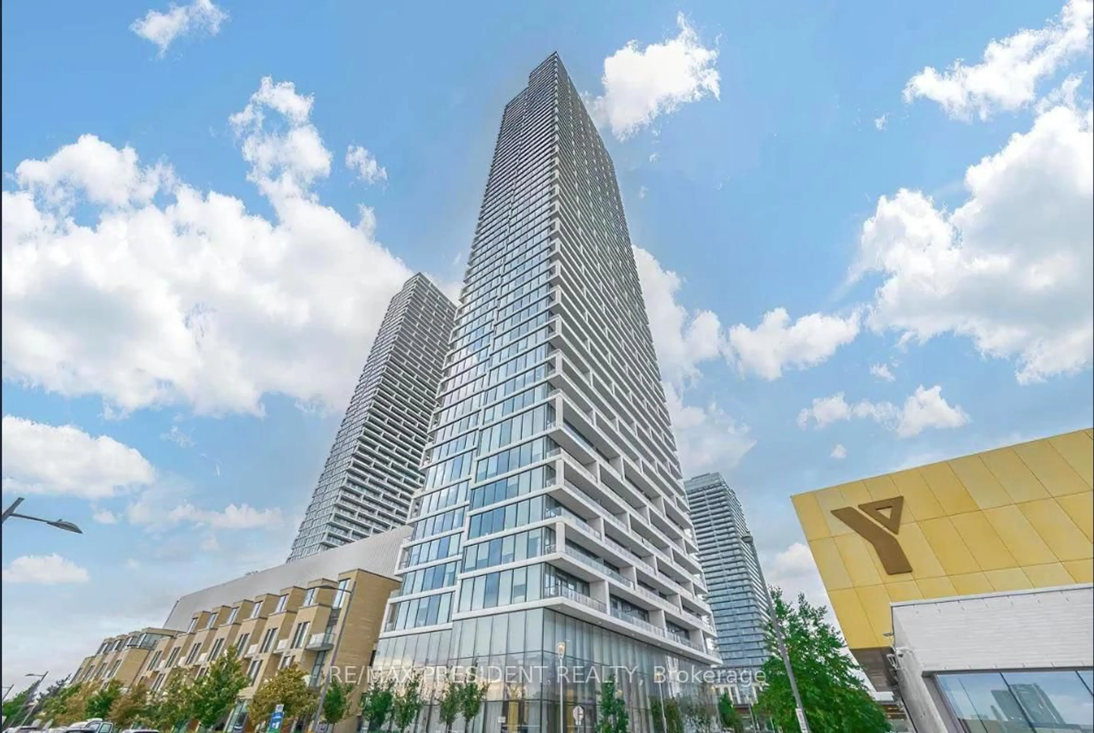 Indoor foyer for 5 Buttermill Ave #5702, Vaughan Ontario L4K 0J5