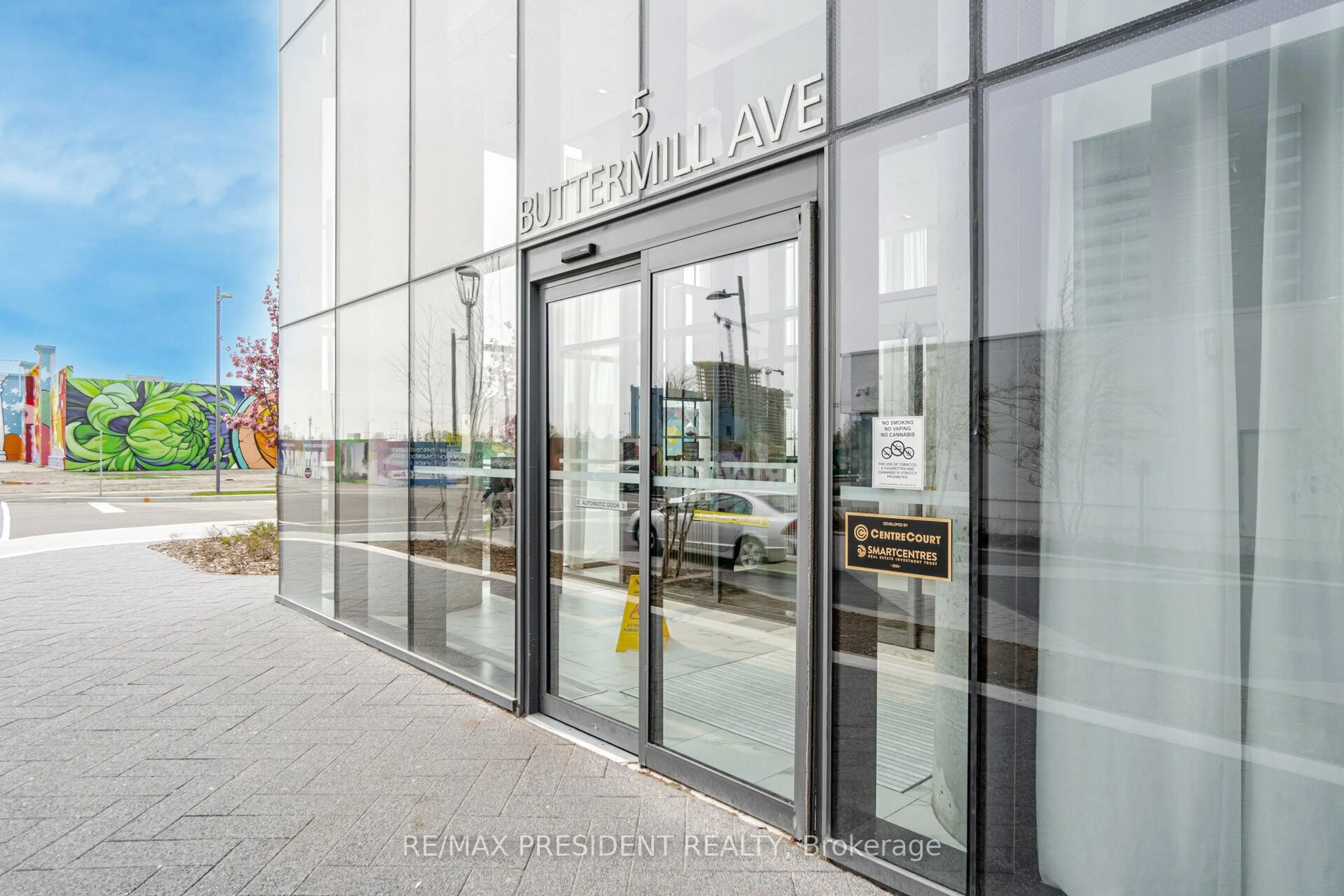 Indoor foyer for 5 Buttermill Ave #5702, Vaughan Ontario L4K 0J5