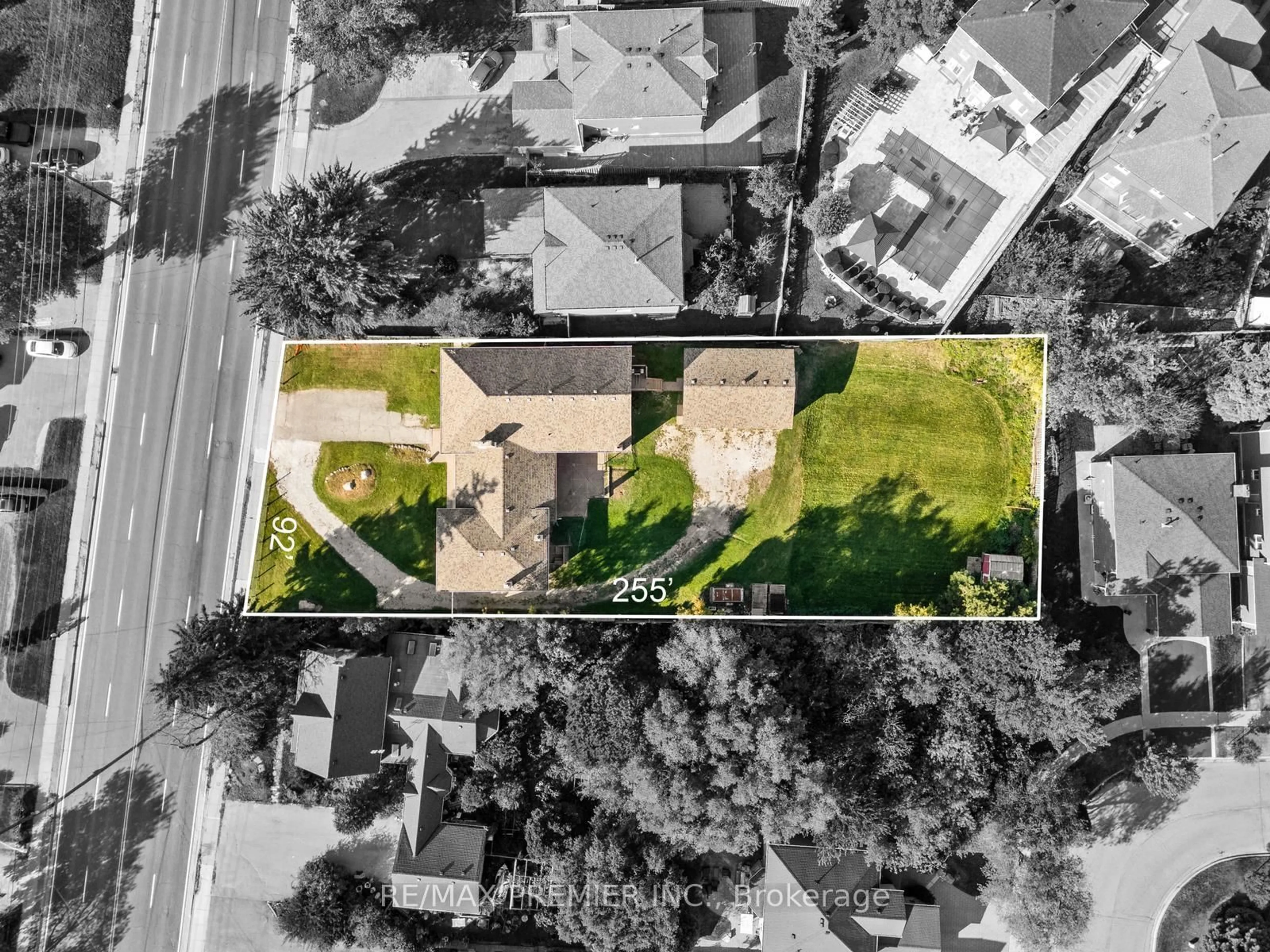 A pic from outside/outdoor area/front of a property/back of a property/a pic from drone, street for 9725 Keele St, Vaughan Ontario L6A 3Y5