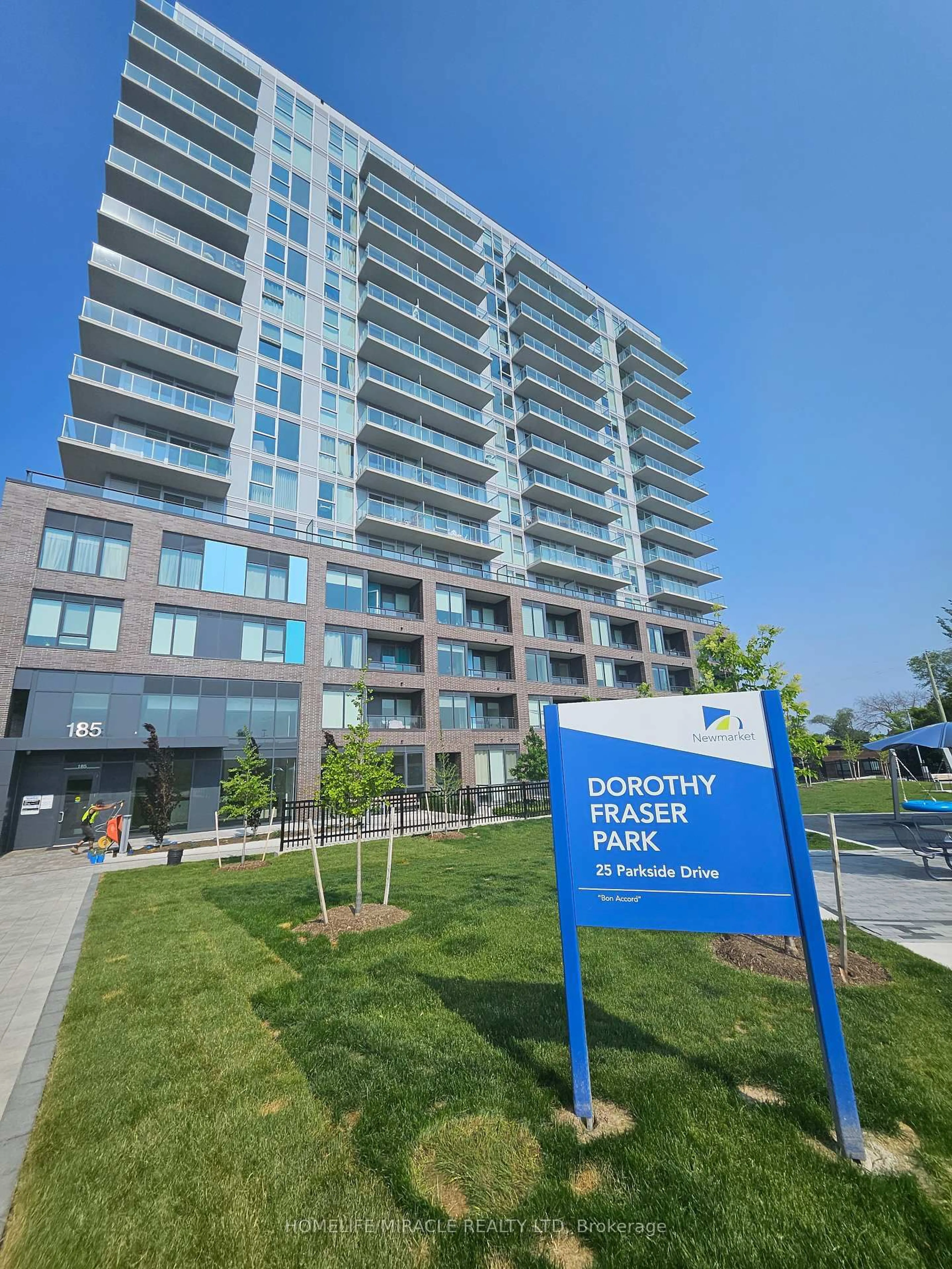 Indoor foyer for 185 DEERFIELD Rd #116, Newmarket Ontario L3Y 0G7