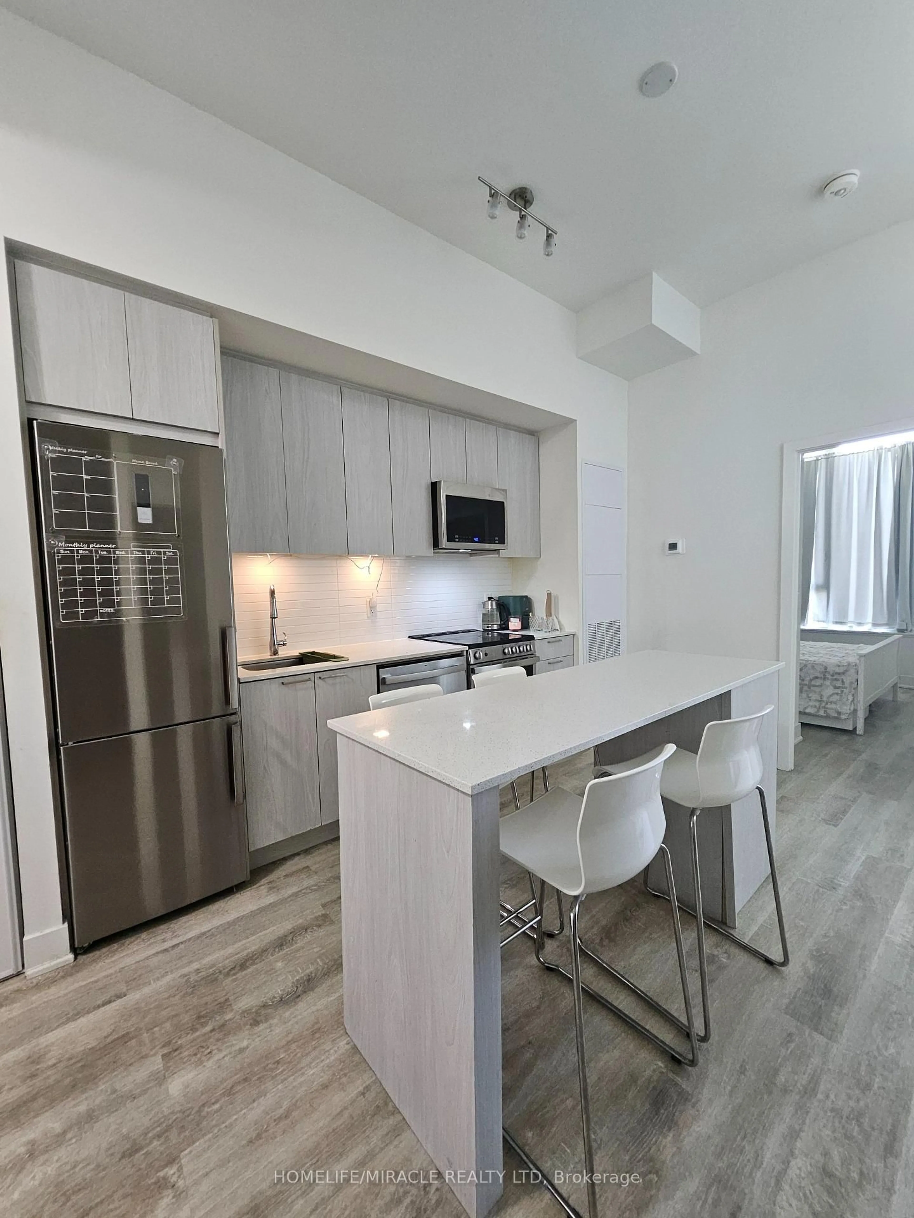 Open concept kitchen, unknown for 185 DEERFIELD Rd #116, Newmarket Ontario L3Y 0G7