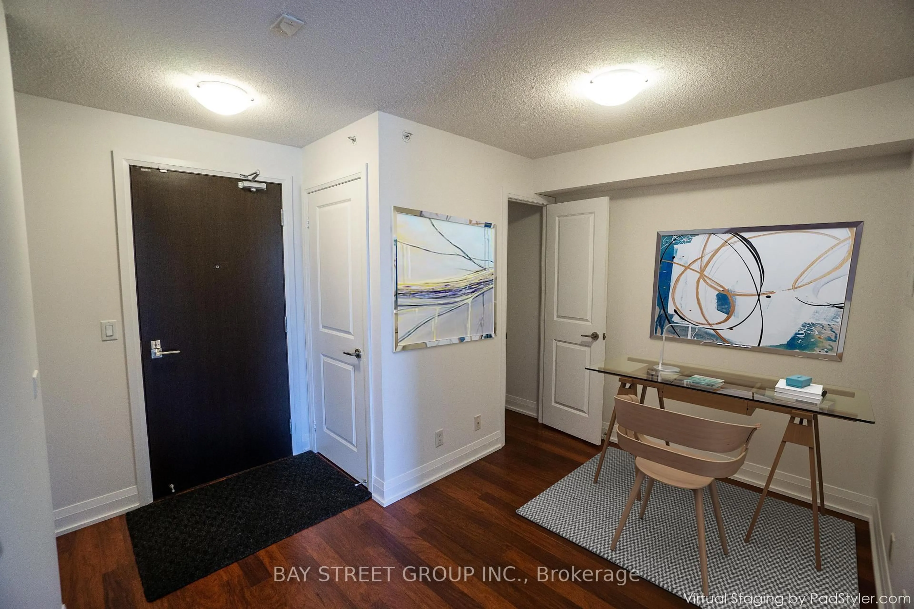Indoor entryway for 372 Highway 7 #306, Richmond Hill Ontario L4B 0C6