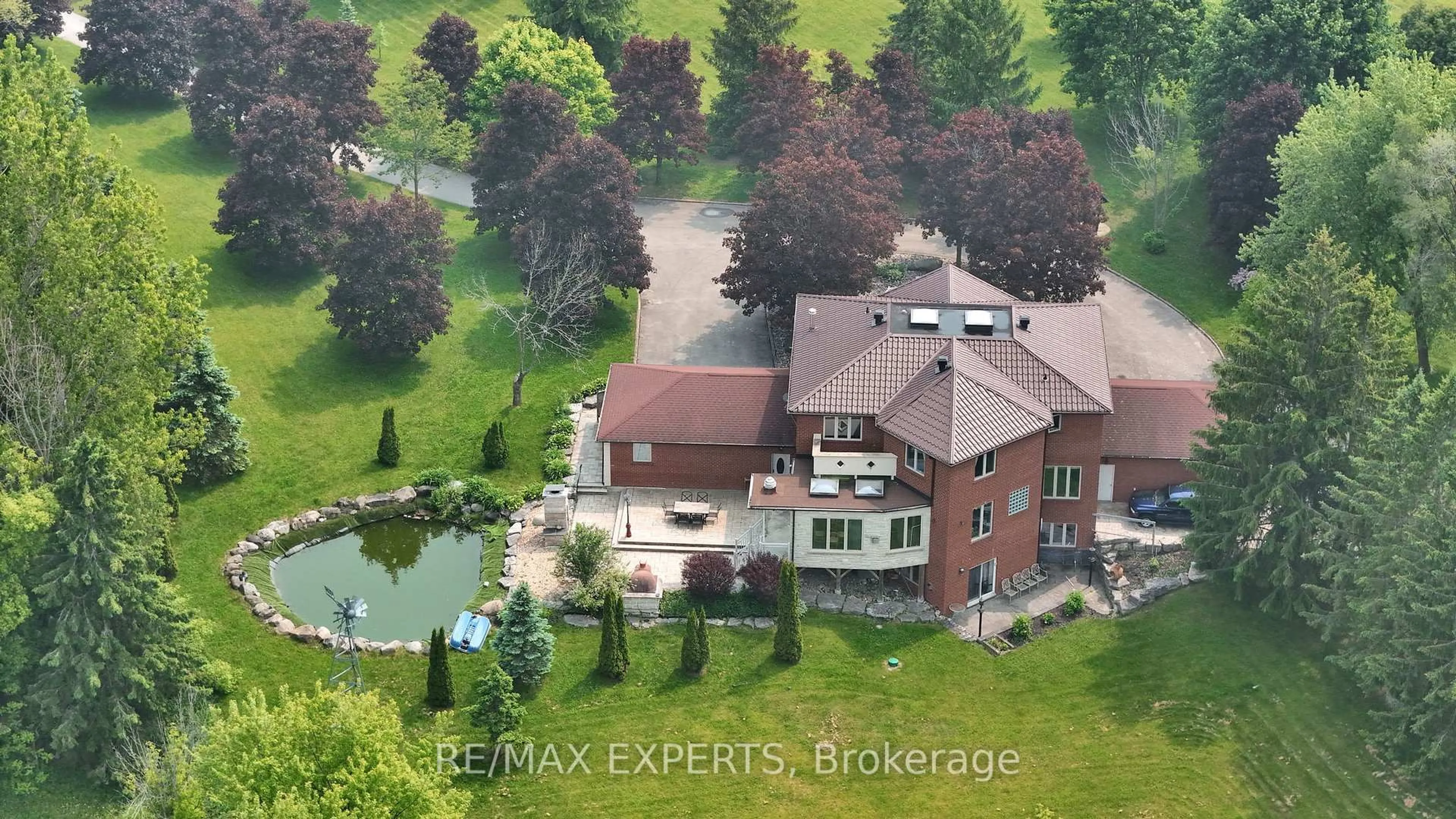 A pic from outside/outdoor area/front of a property/back of a property/a pic from drone, unknown for 7864 Highway 9 Highway, New Tecumseth Ontario L0G 1W0