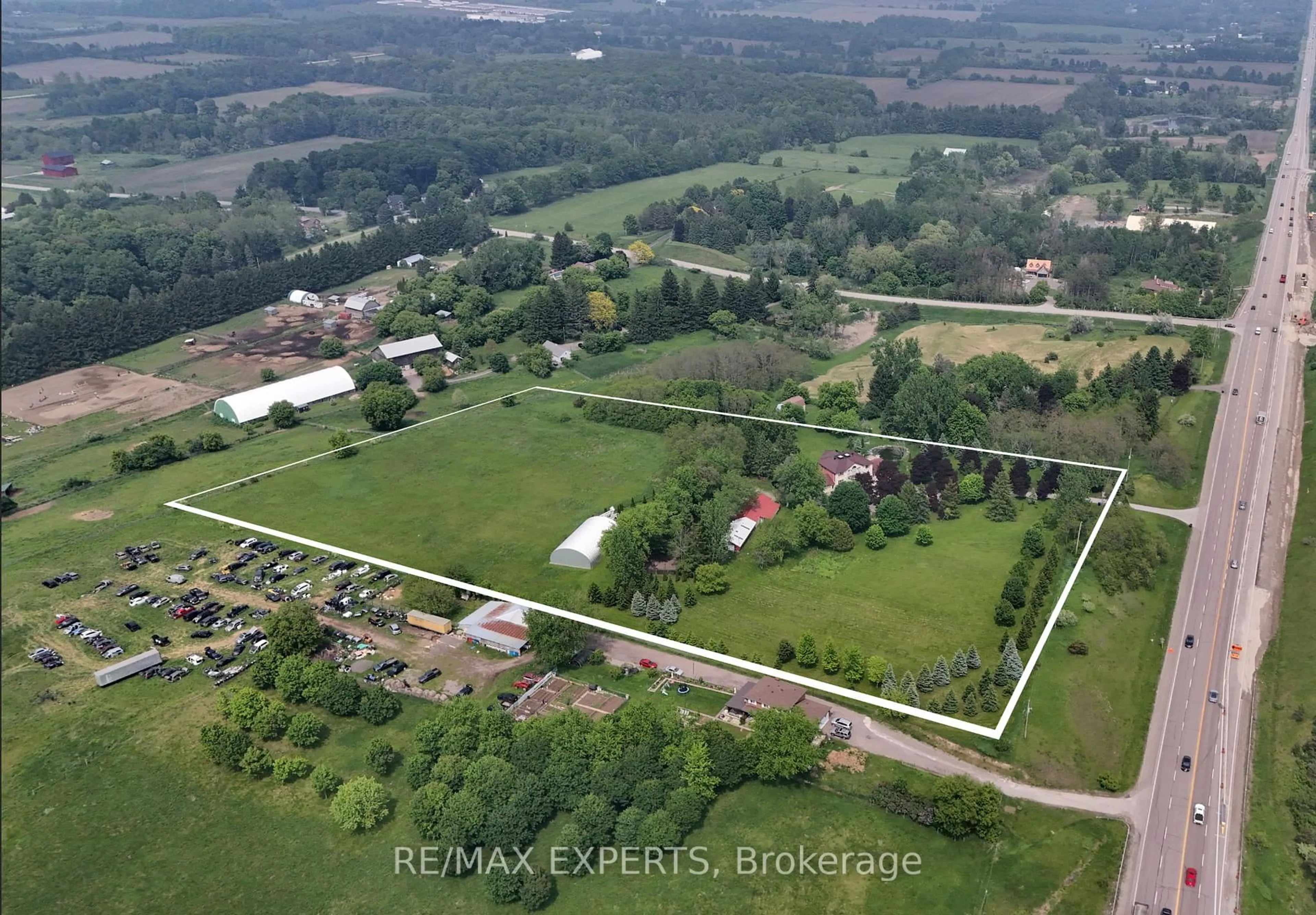 A pic from outside/outdoor area/front of a property/back of a property/a pic from drone, unknown for 7864 Highway 9 Highway, New Tecumseth Ontario L0G 1W0