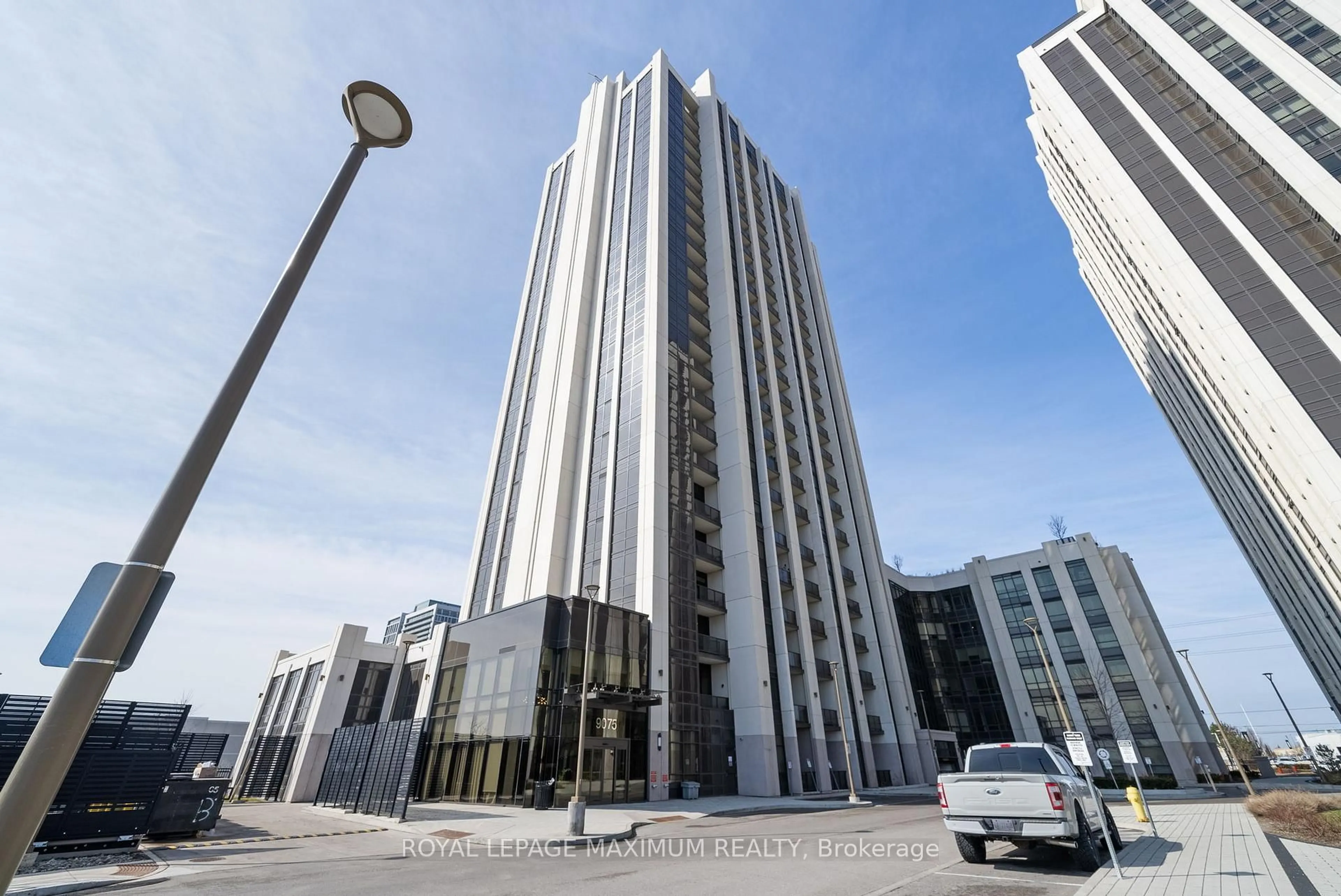 Indoor foyer for 9075 Jane St #1804, Vaughan Ontario L4K 0L7