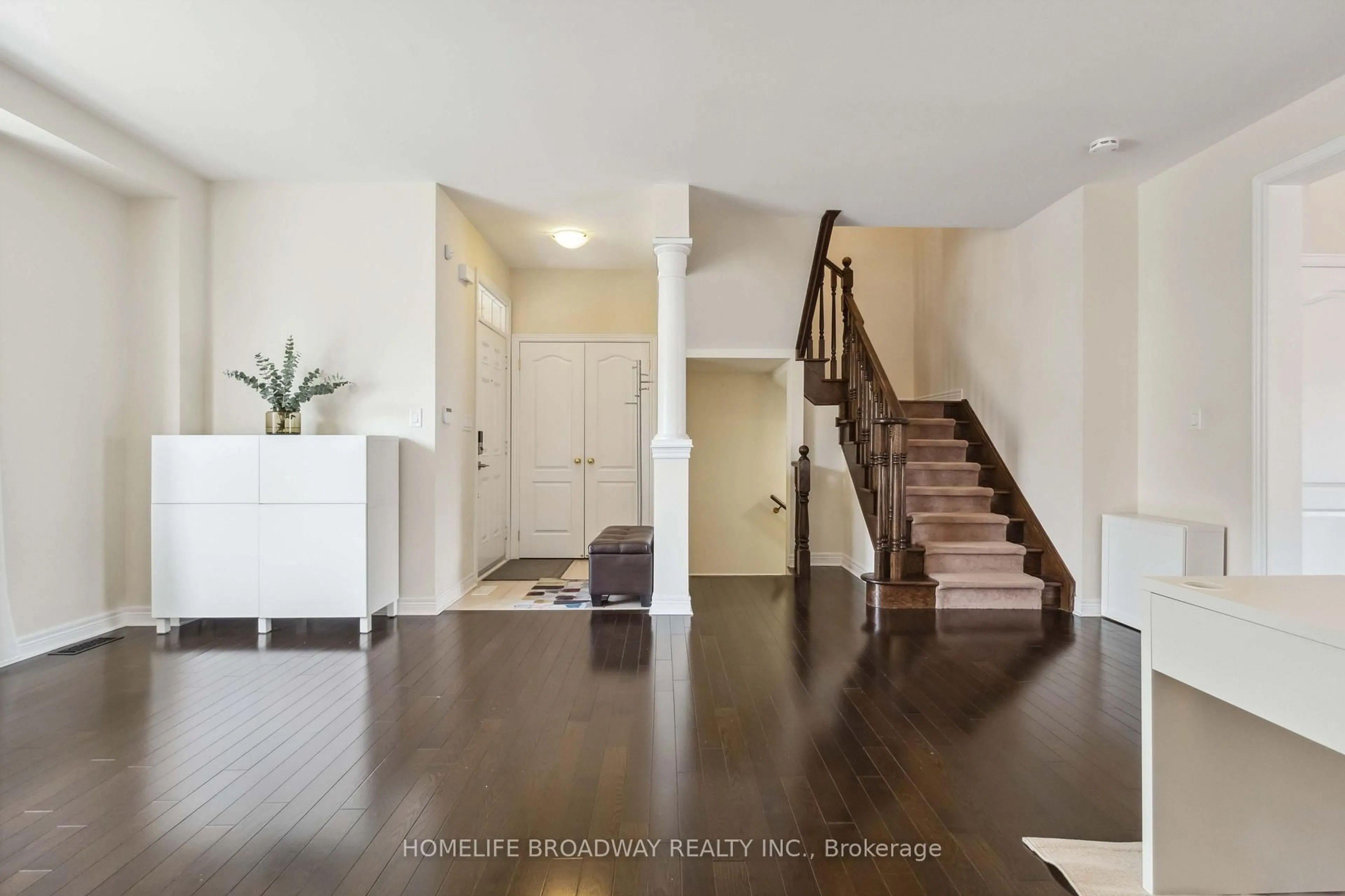 Indoor entryway for 115 Russell Dawson Rd, Markham Ontario L6C 0J4