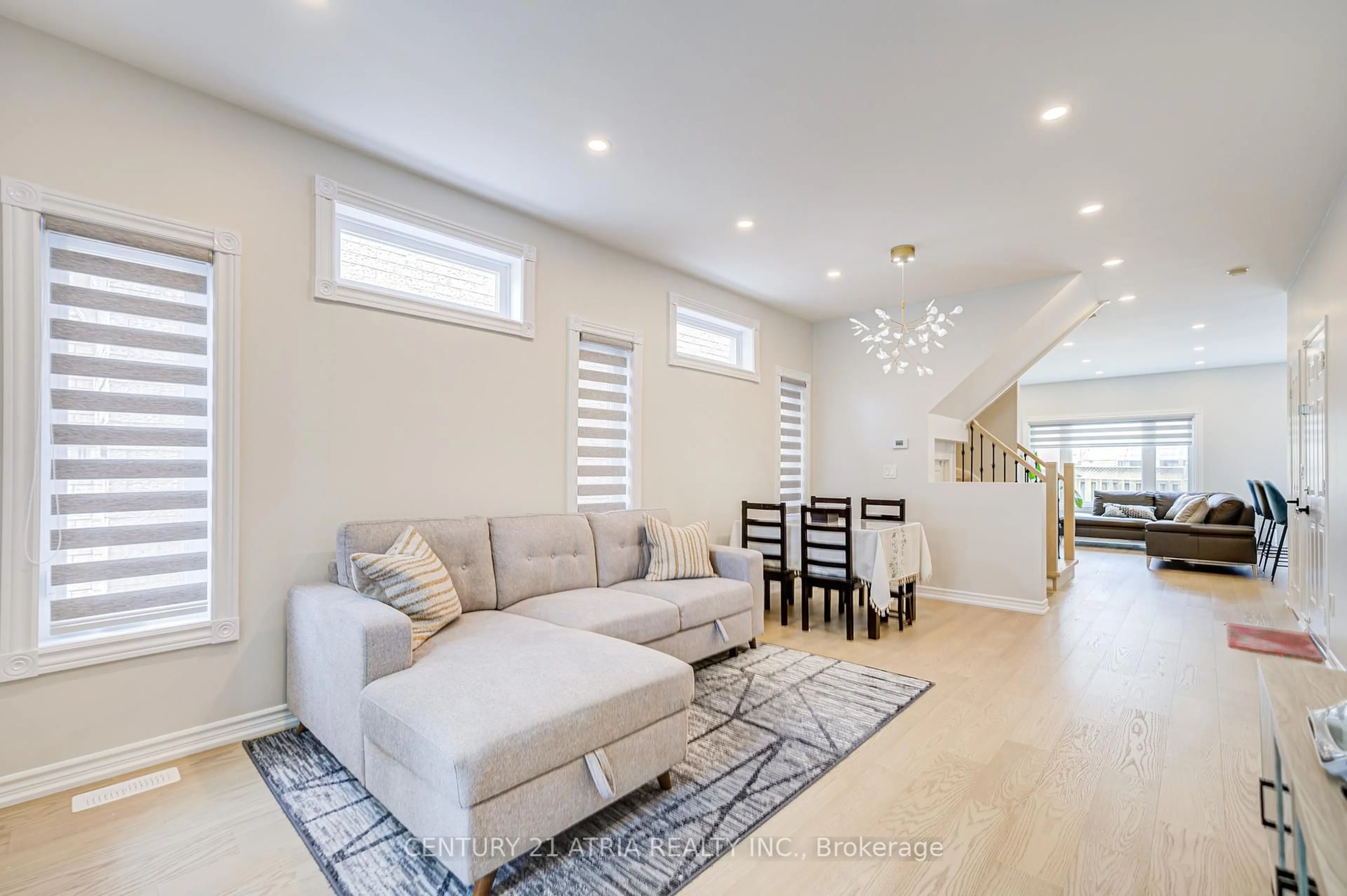 Living room with furniture, unknown for 11 Crawford St, Markham Ontario L6C 2L4