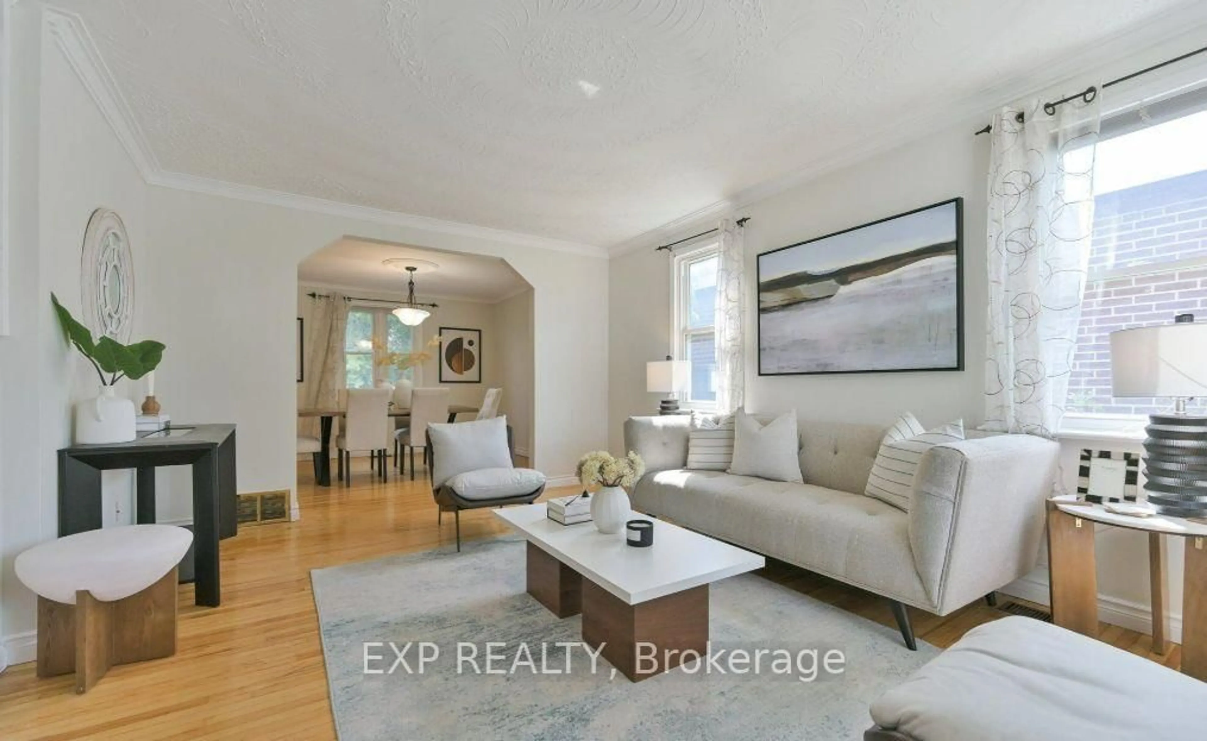 Living room with furniture, unknown for 207 Church St, Richmond Hill Ontario L4C 1W7