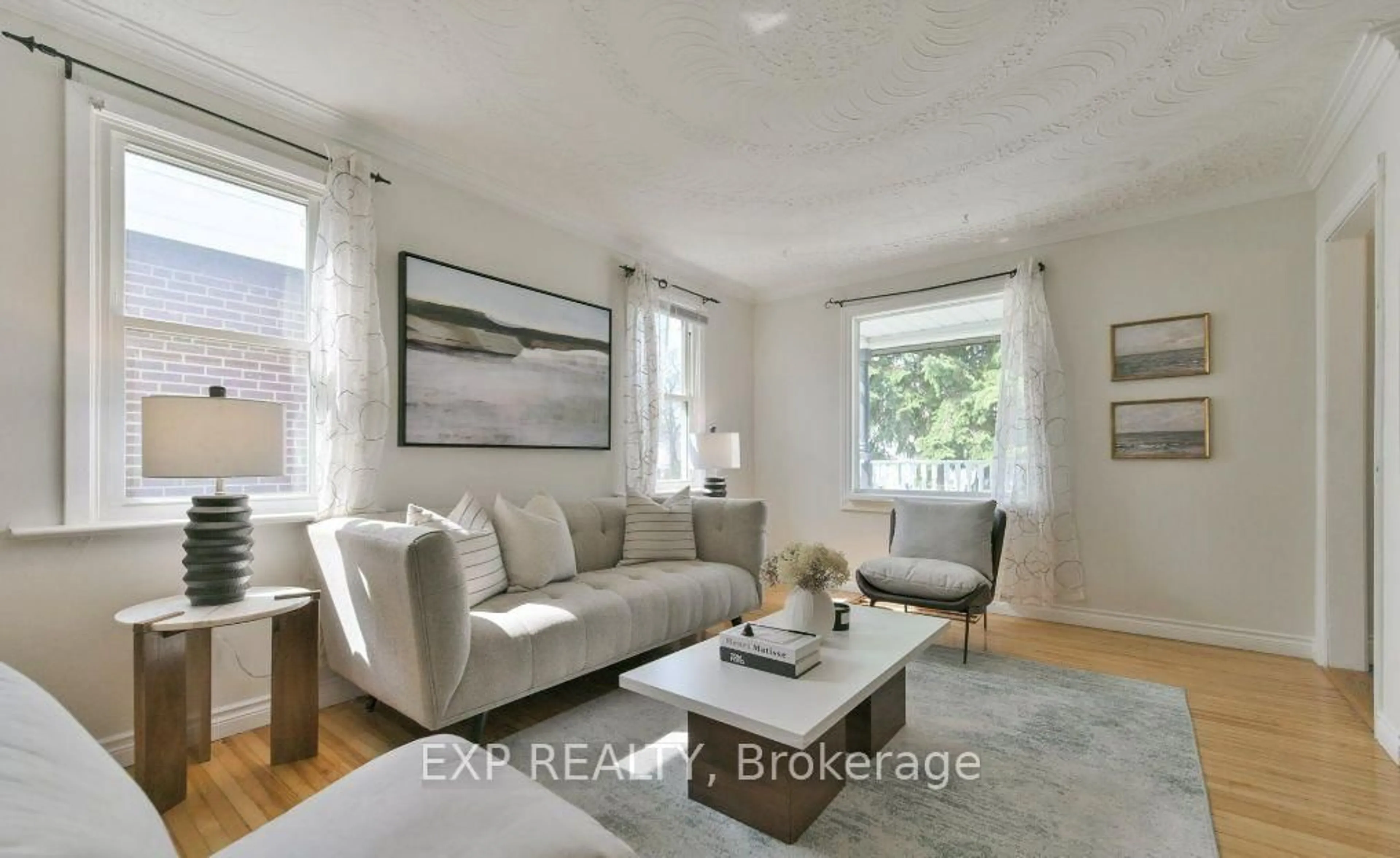 Living room with furniture, unknown for 207 Church St, Richmond Hill Ontario L4C 1W7