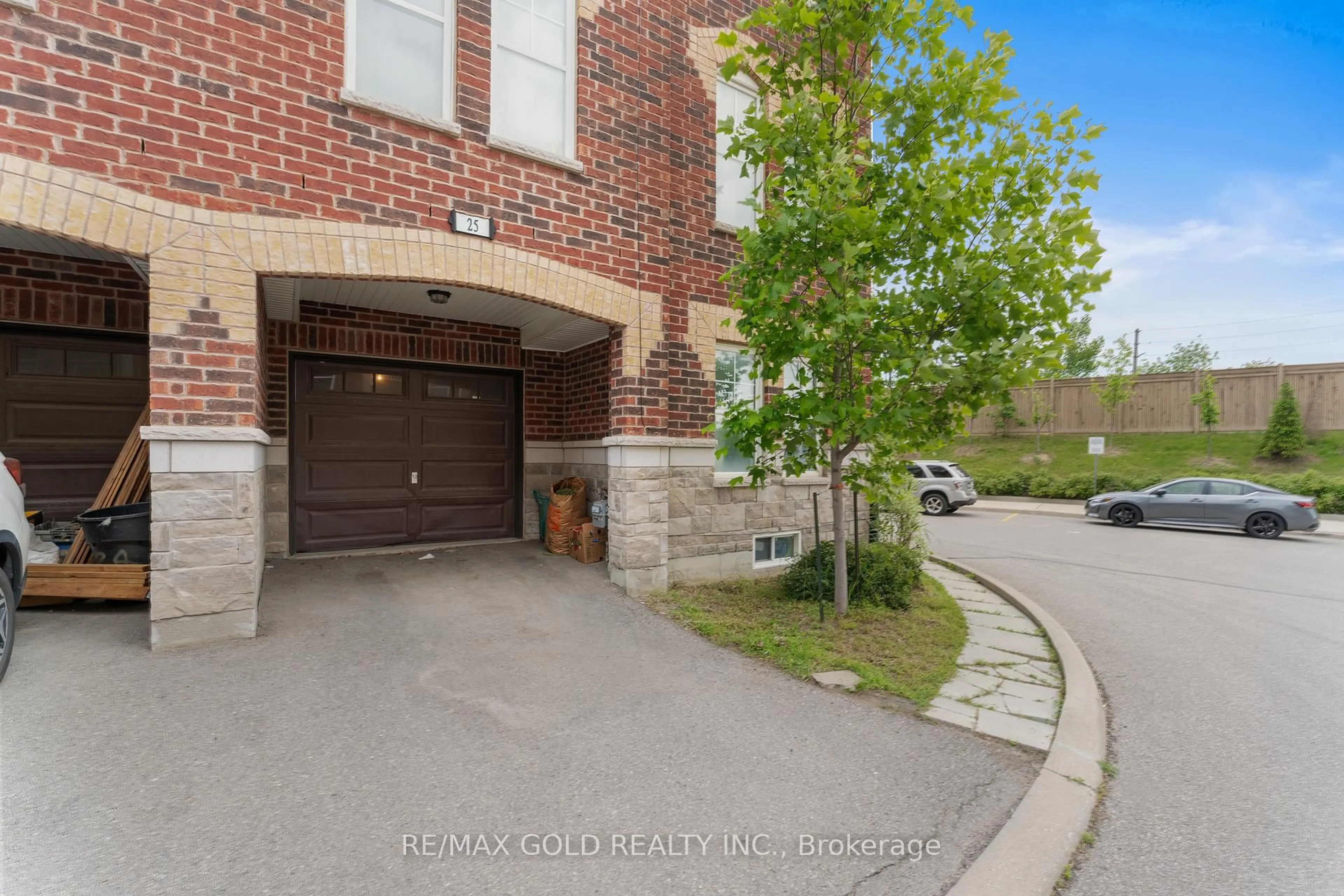 Home with brick exterior material, street for 10 Porter Ave #25, Vaughan Ontario L4L 0H1
