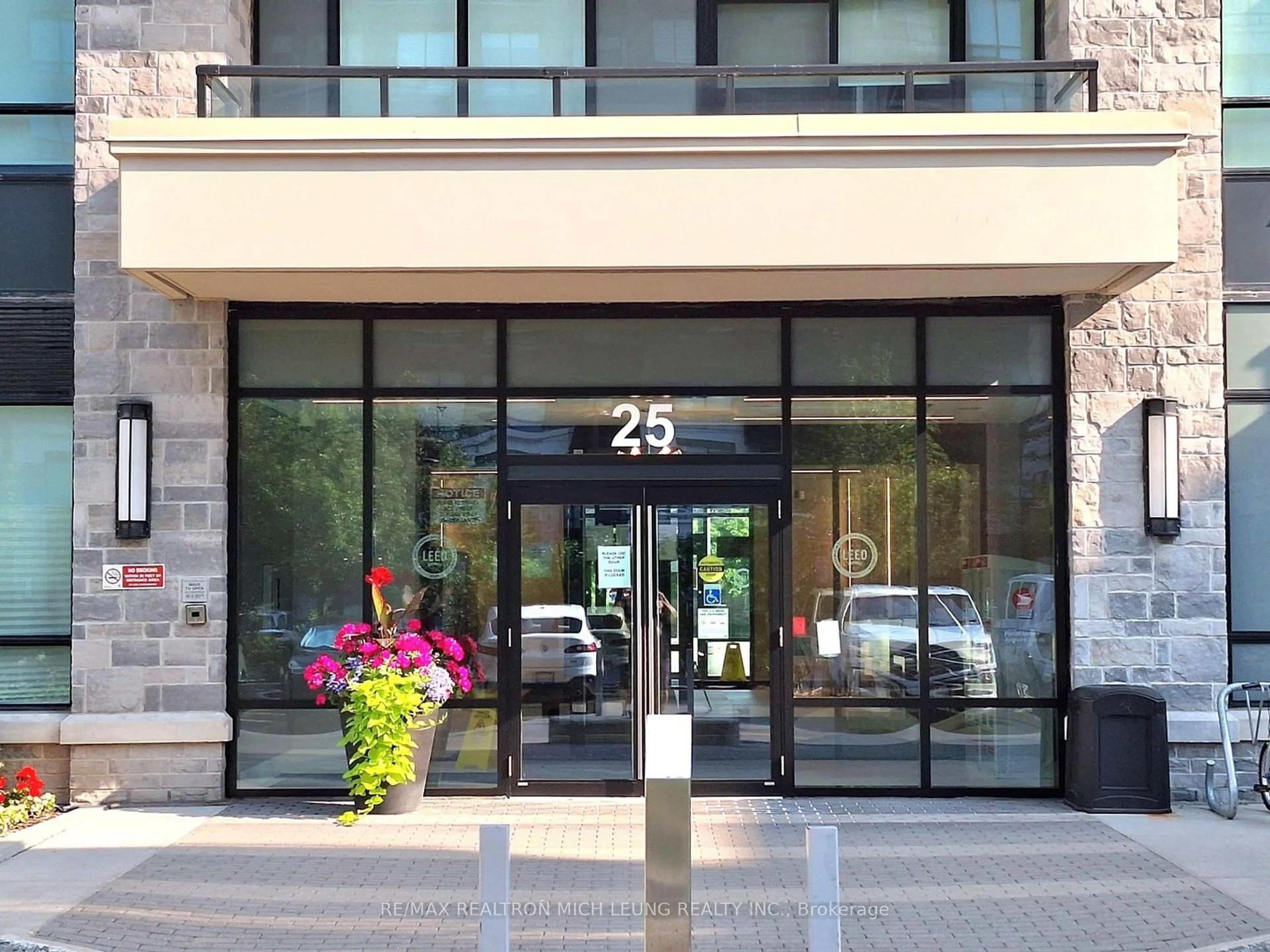 Indoor foyer for 25 Water Walk Dr #728, Markham Ontario L6G 0G3