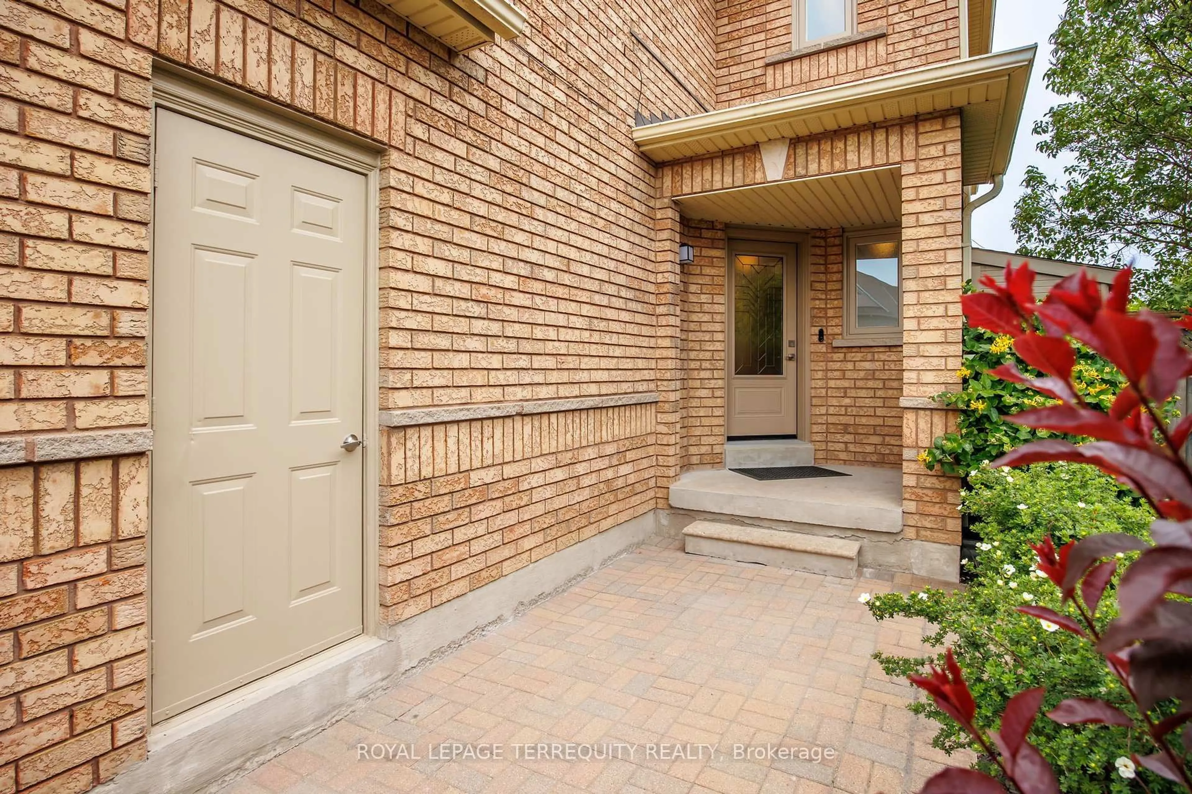 Home with brick exterior material, street for 756 Walpole Cres, Newmarket Ontario L3X 2B1