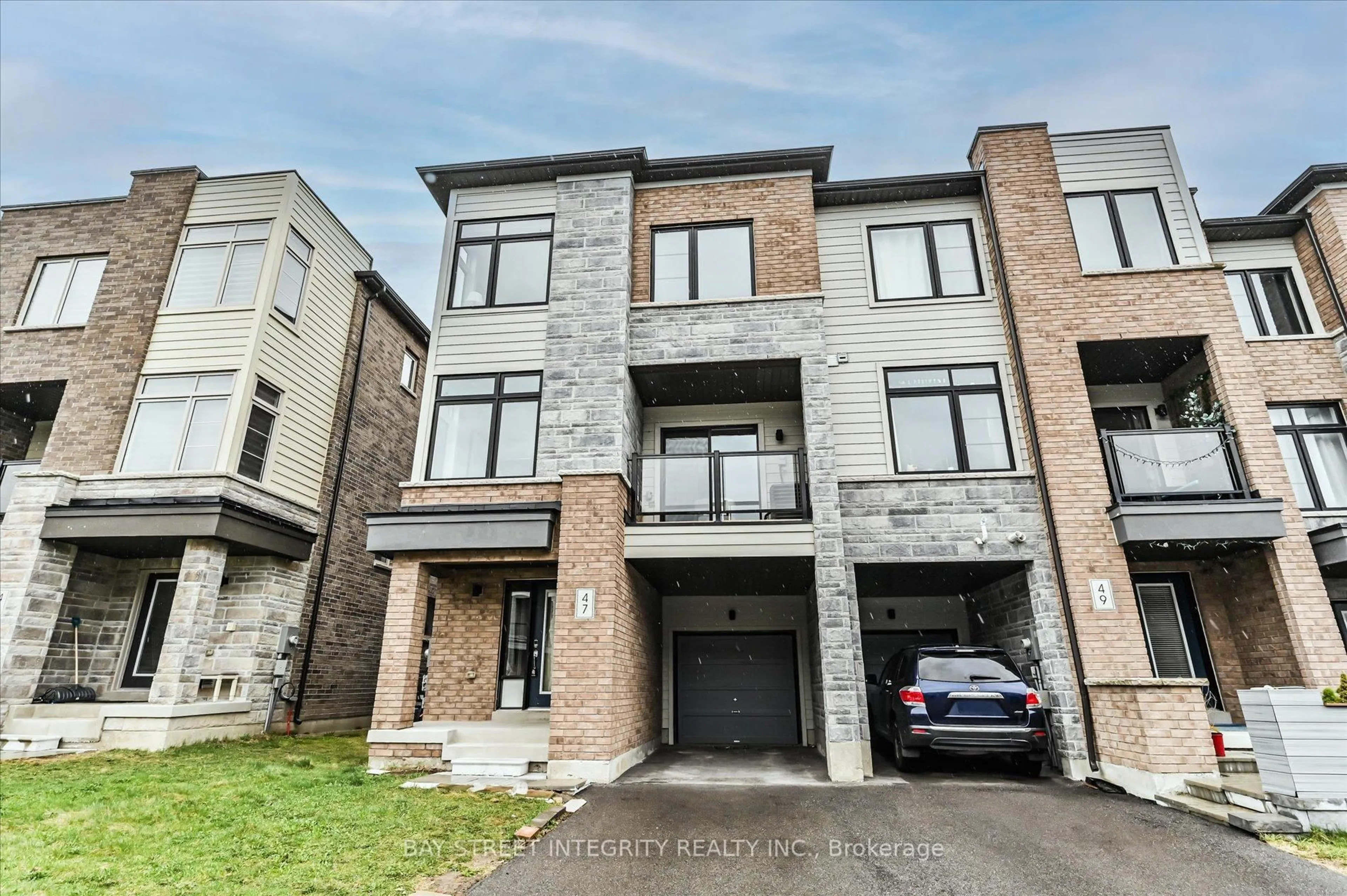 Home with brick exterior material, street for 47 Vantage Loop, Newmarket Ontario L3X 0K9
