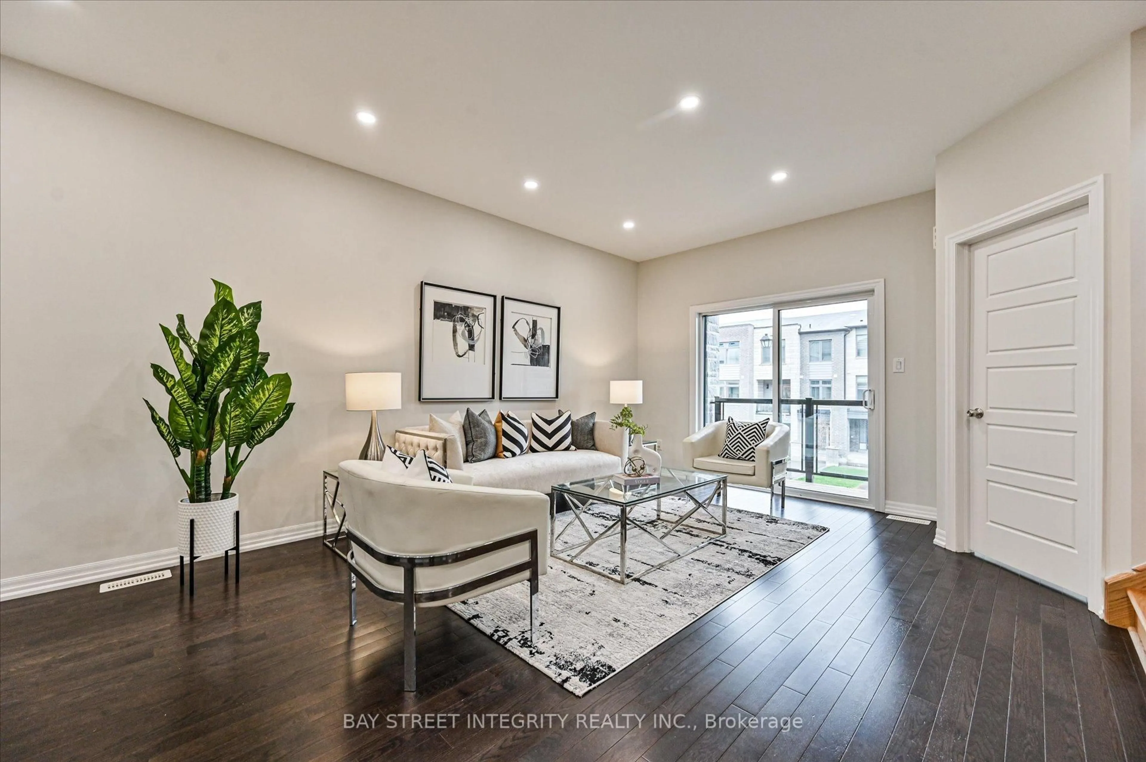 Living room with furniture, unknown for 47 Vantage Loop, Newmarket Ontario L3X 0K9