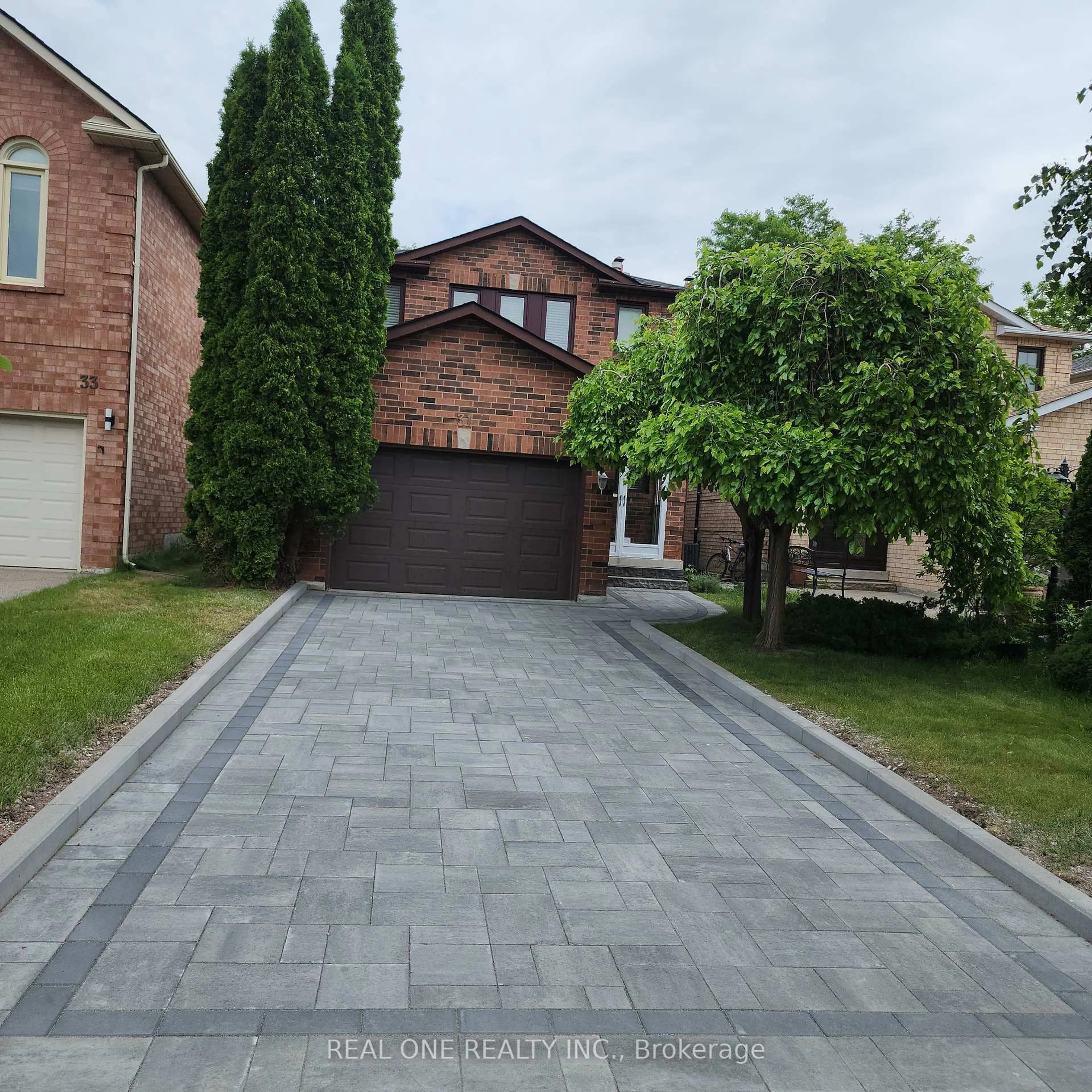 Home with brick exterior material, street for 31 Cougar Crt, Richmond Hill Ontario L4S 1H7