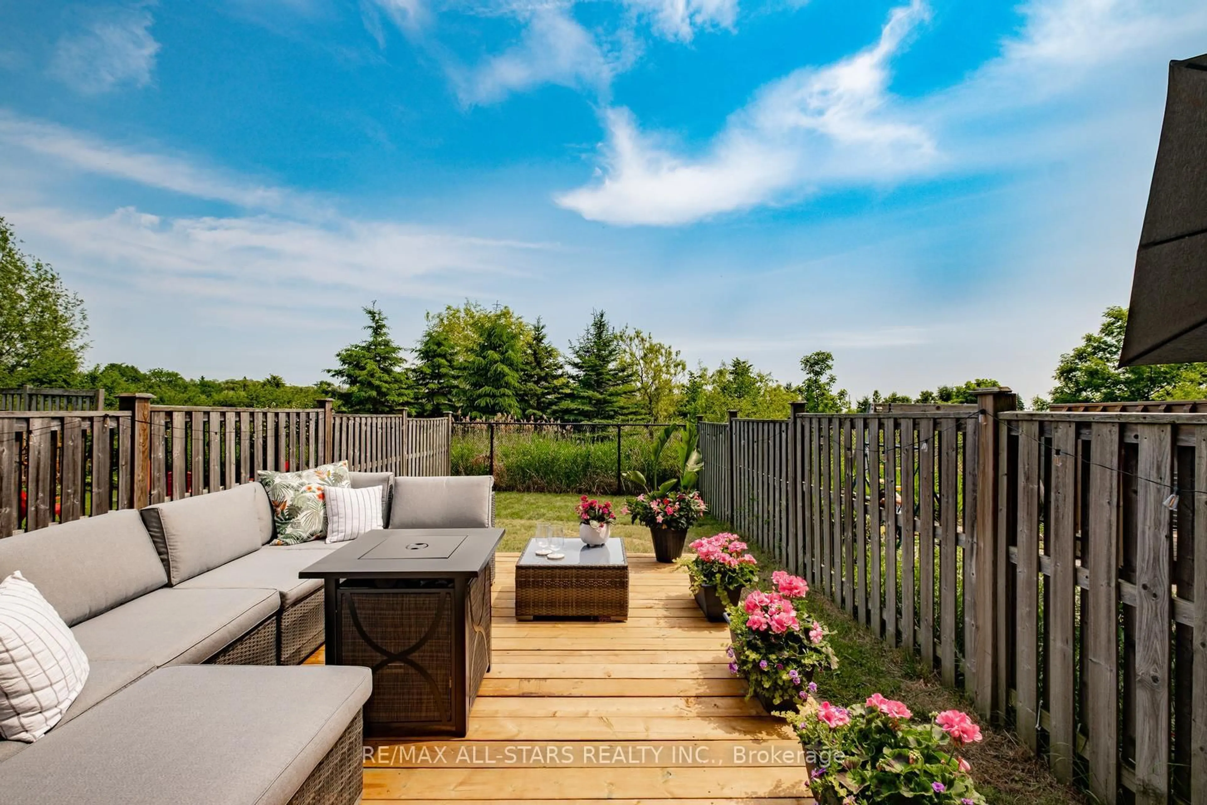 Patio, unknown for 535 Reeves Way Blvd, Whitchurch-Stouffville Ontario L4A 0H1