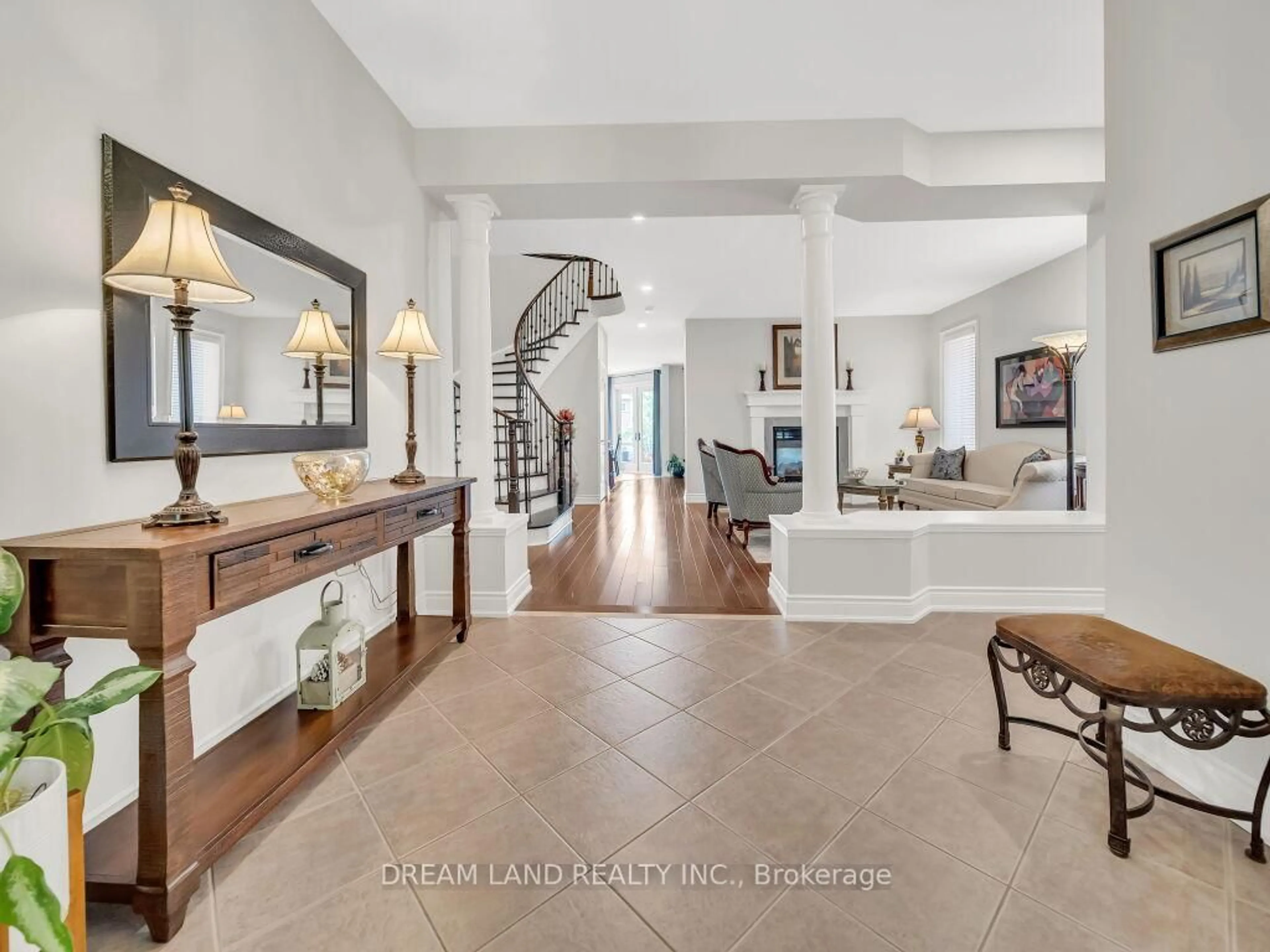 Indoor entryway for 90 Red Ash Dr, Markham Ontario L3S 4L2
