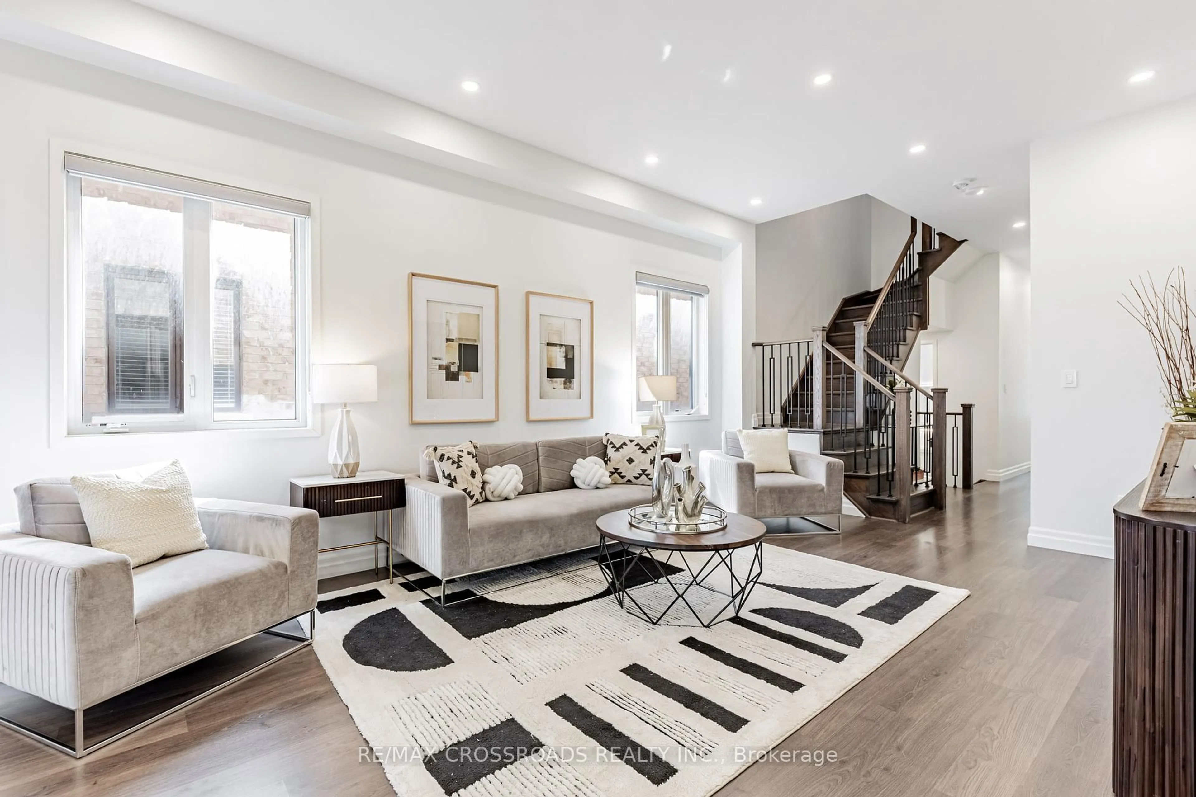 Unknown for 192 Elyse Crt, Aurora Ontario L4G 2C9