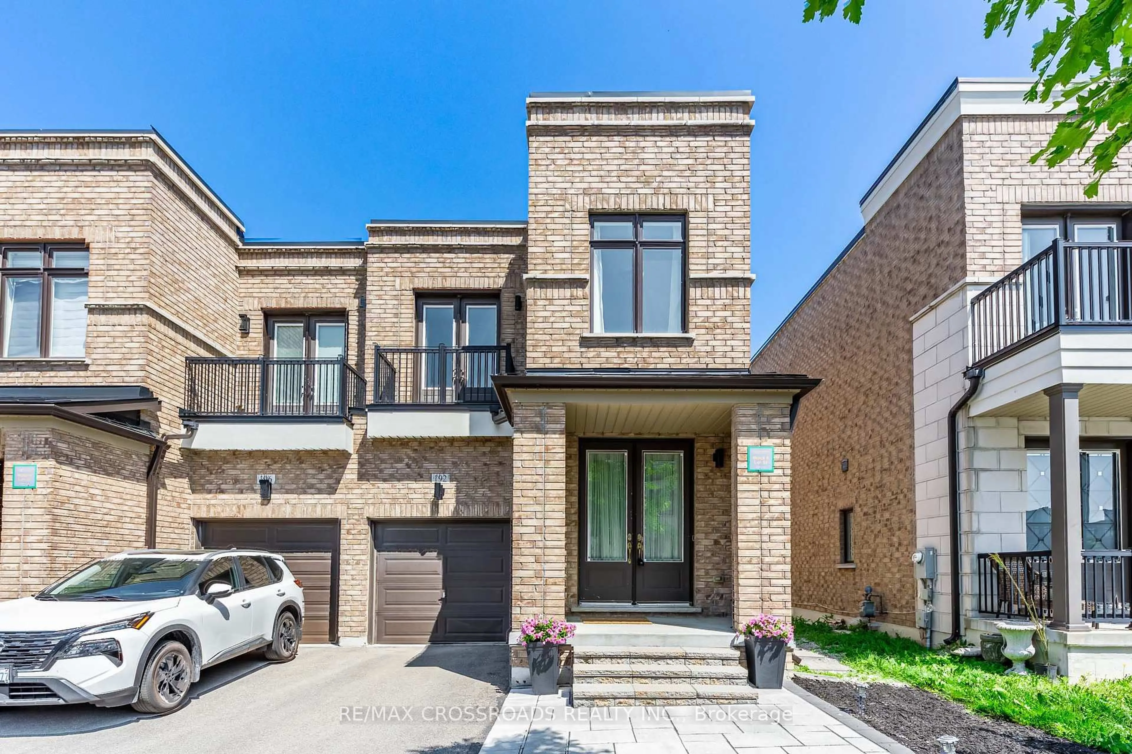 Home with brick exterior material, street for 192 Elyse Crt, Aurora Ontario L4G 2C9
