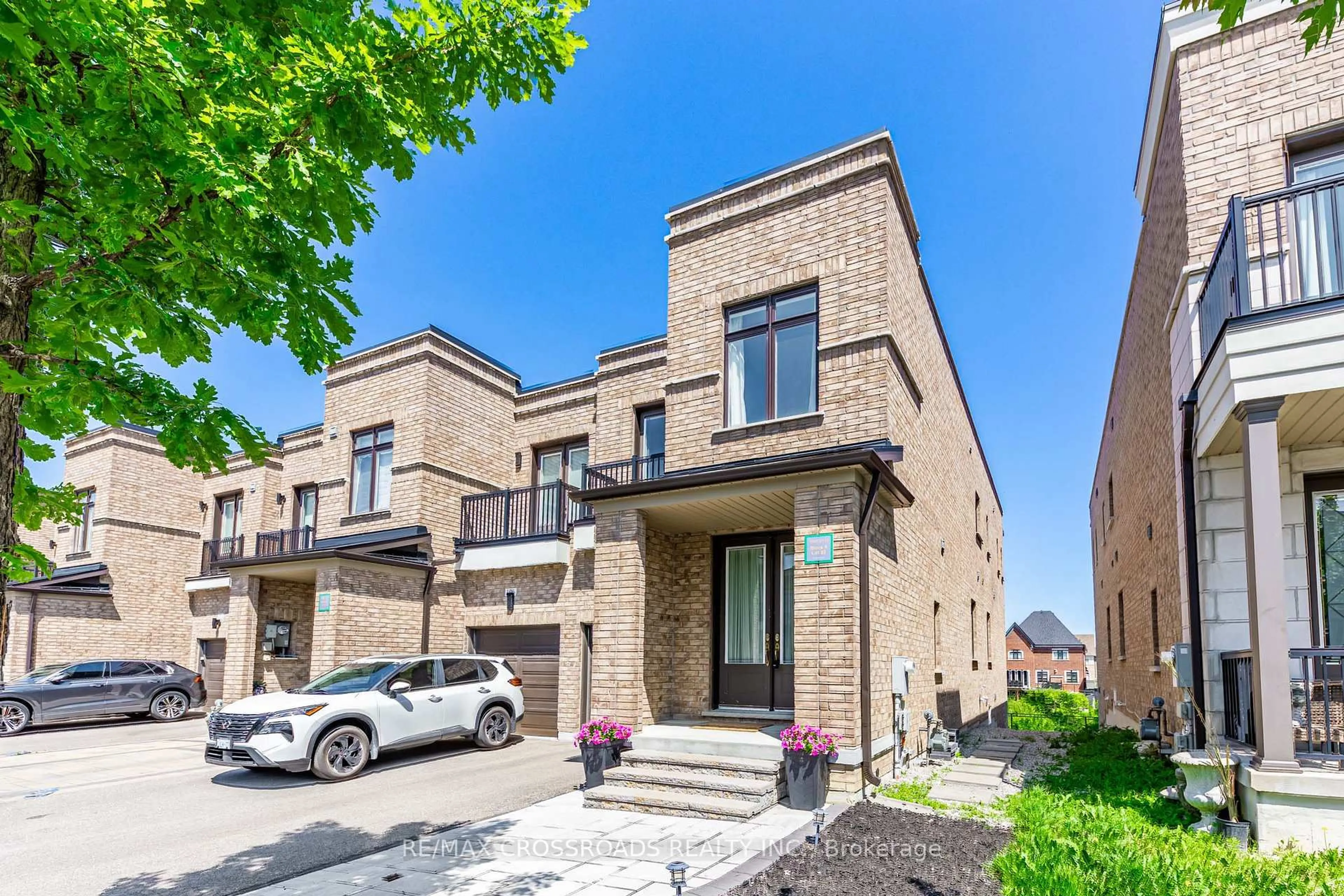 Home with brick exterior material, street for 192 Elyse Crt, Aurora Ontario L4G 2C9