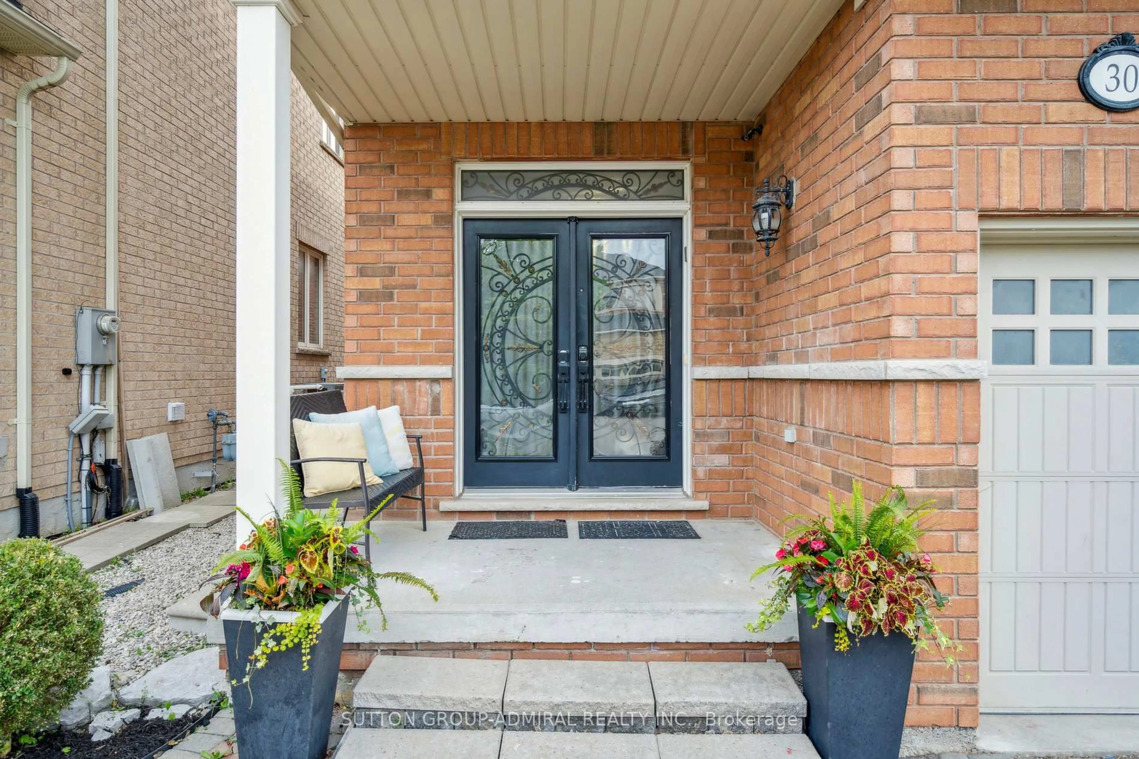 Indoor entryway for 30 Blue Grouse Rd, Vaughan Ontario L6A 4B9