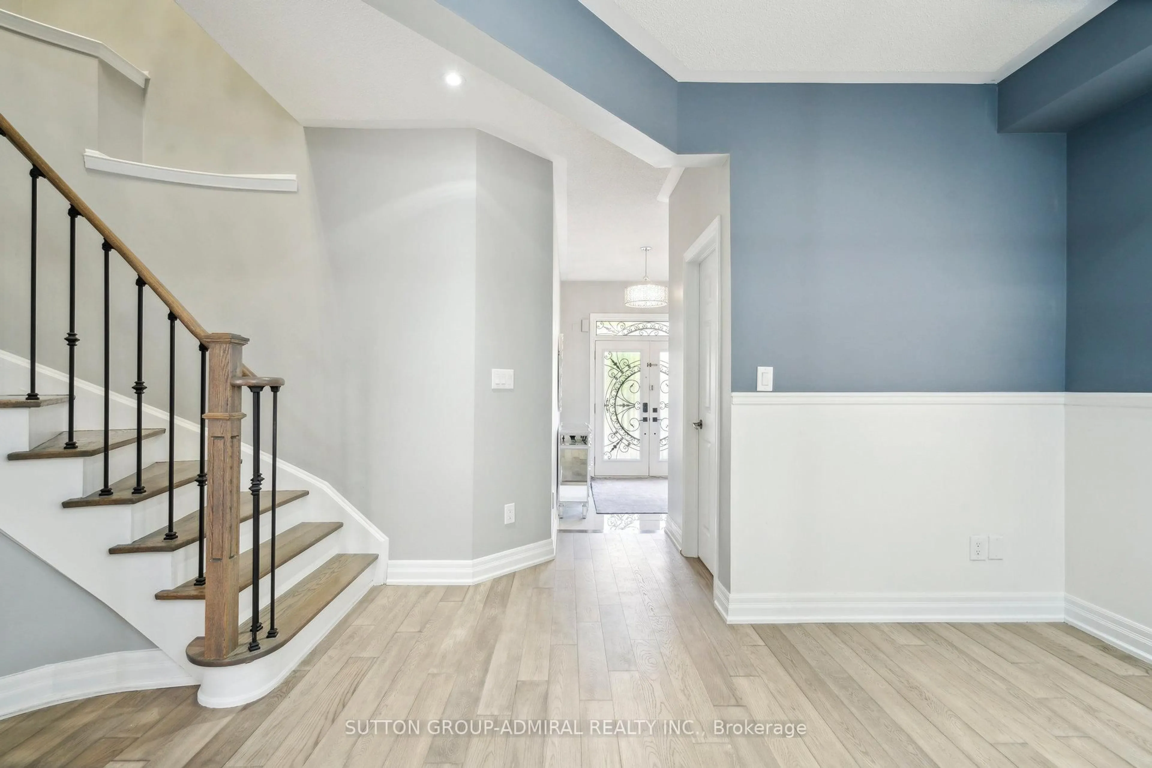 Indoor entryway for 30 Blue Grouse Rd, Vaughan Ontario L6A 4B9