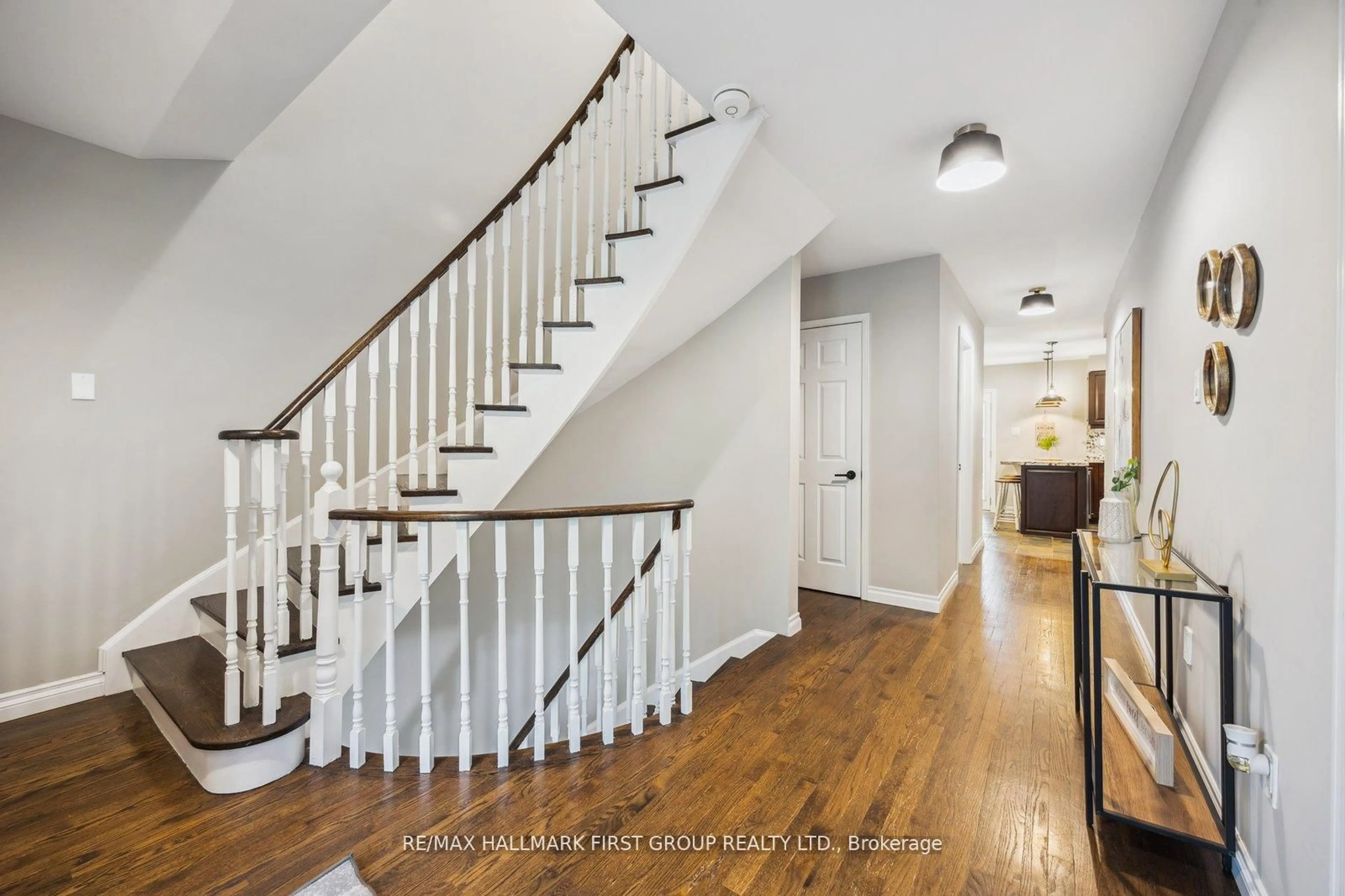 Indoor entryway for 40 Centre Rd, Uxbridge Ontario L9P 1A7