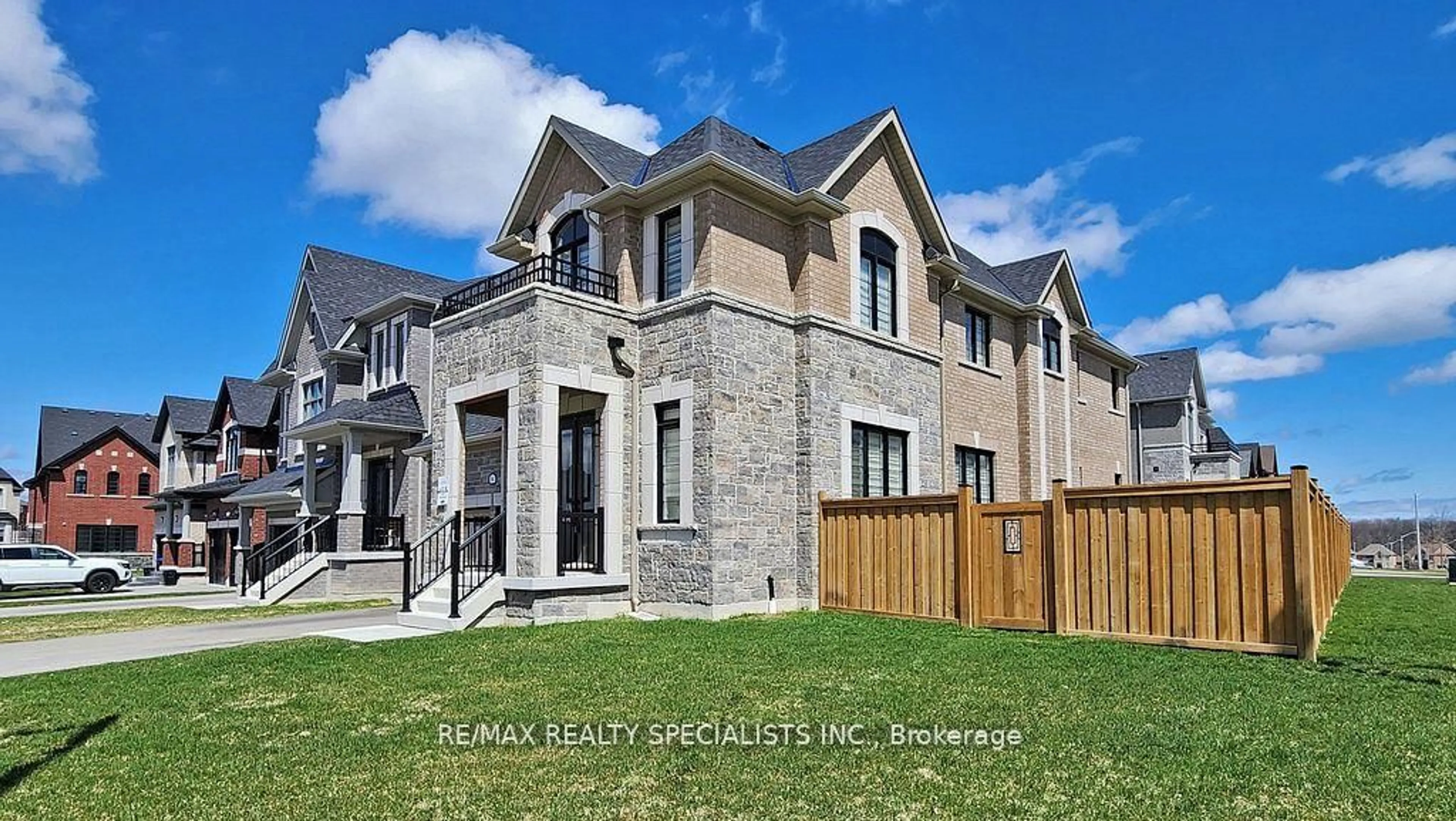 Home with brick exterior material, building for 1967 Field St, Innisfil Ontario L9S 0P2