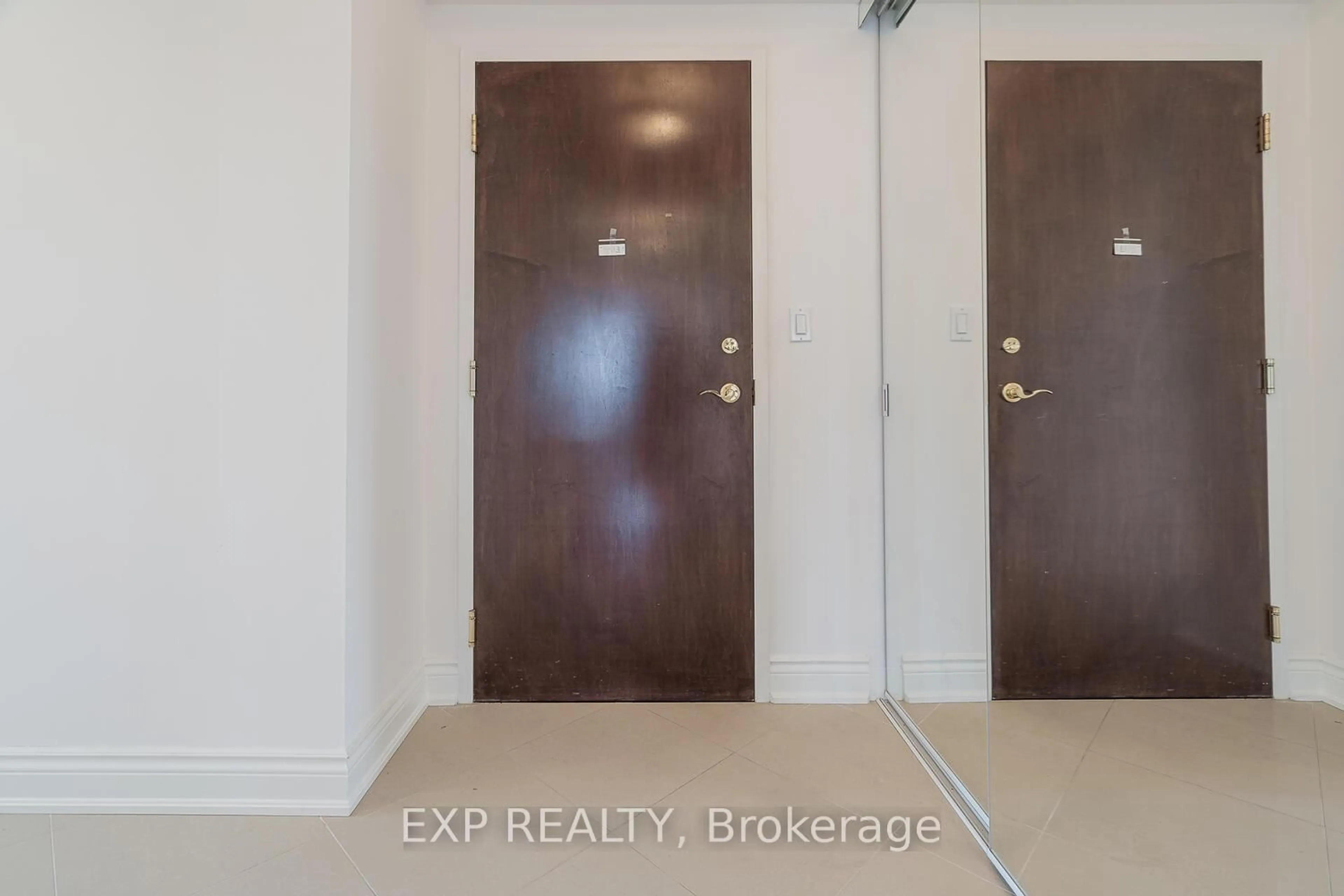 Indoor entryway for 88 Promenade Circ #1205, Vaughan Ontario L4J 9A4