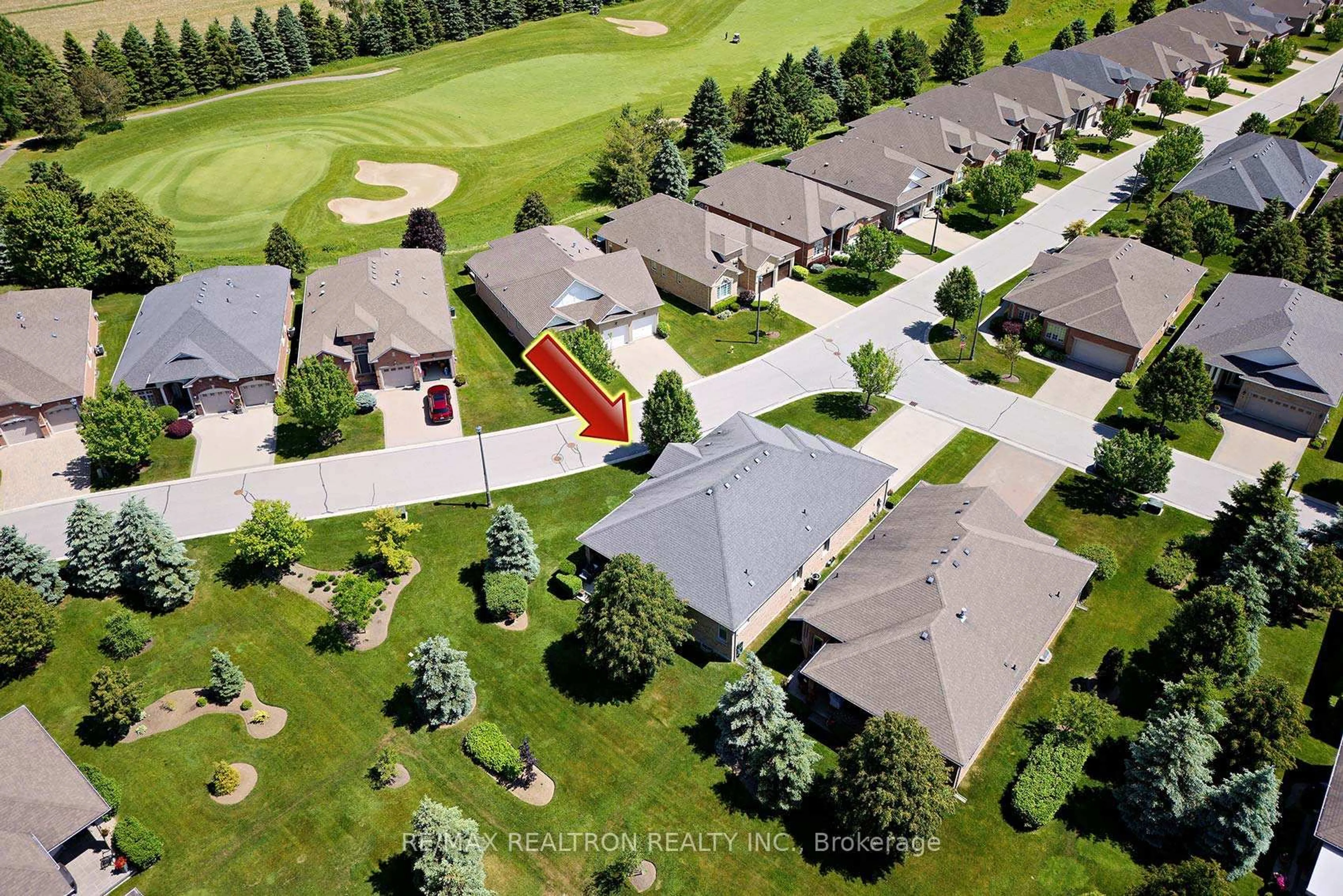A pic from outside/outdoor area/front of a property/back of a property/a pic from drone, street for 2 Wethered Way, Whitchurch-Stouffville Ontario L4A 0K6