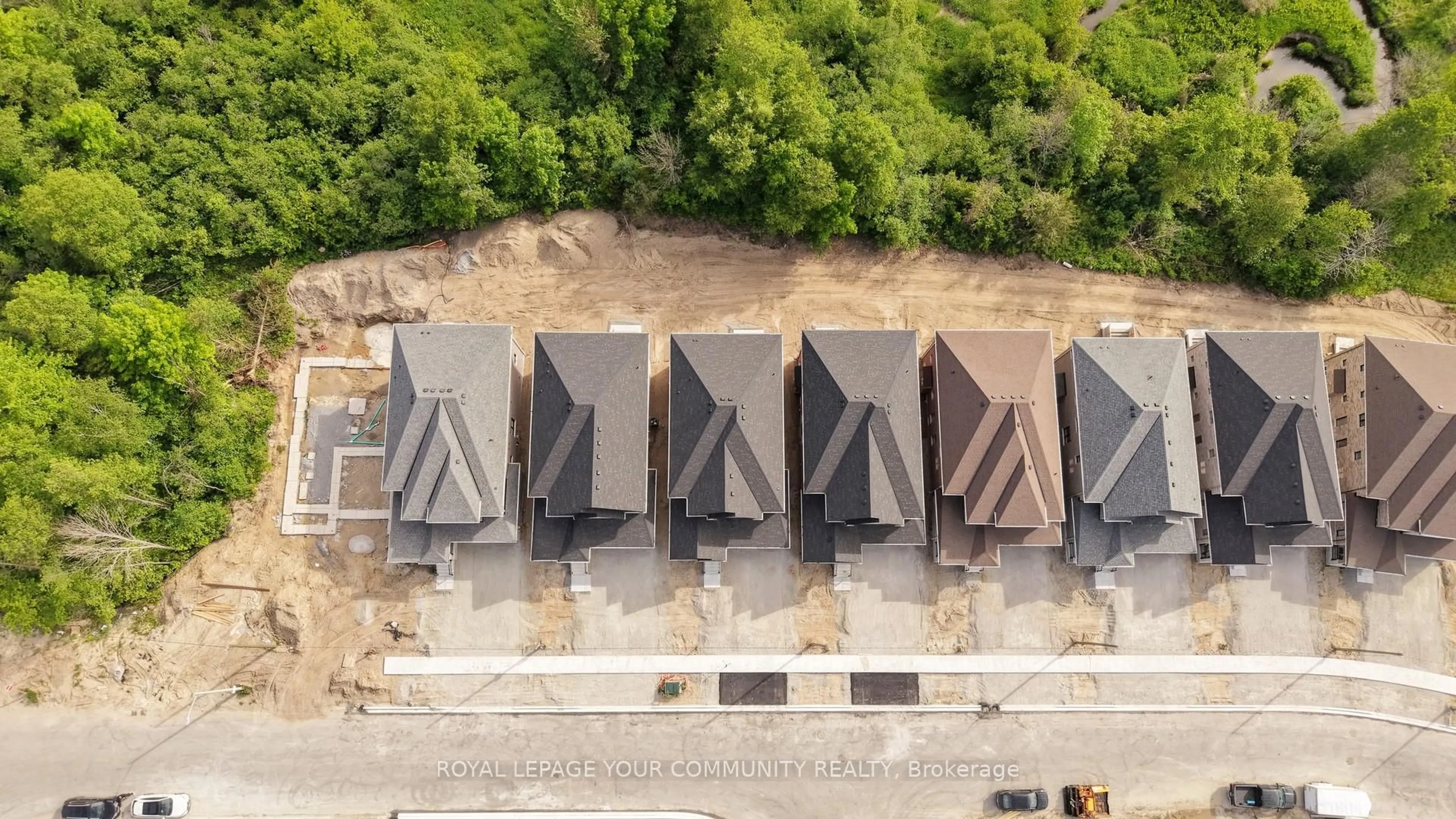 A pic from outside/outdoor area/front of a property/back of a property/a pic from drone, building for 26 Baycroft Blvd, Essa Ontario L3W 0L7