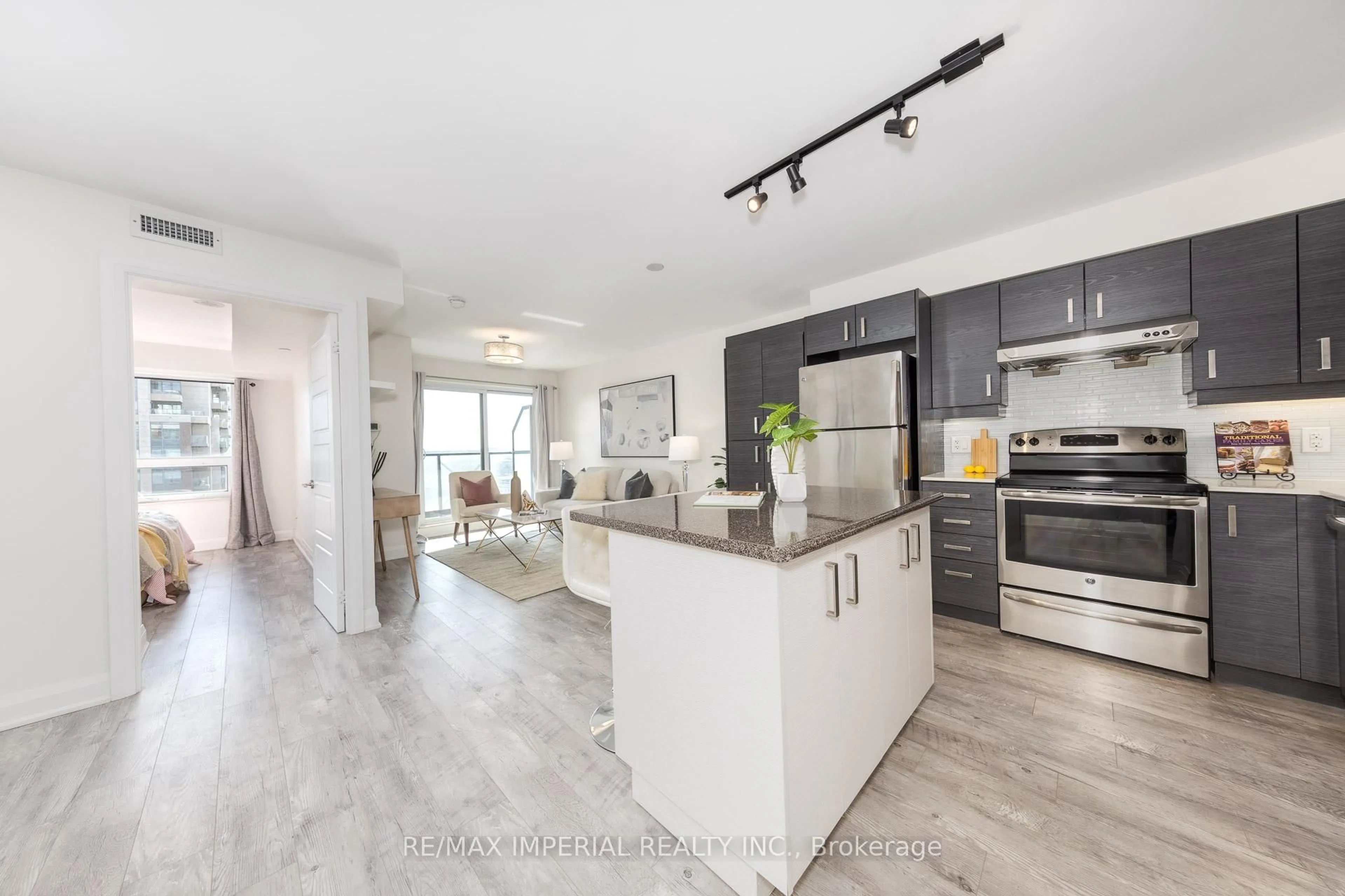 Open concept kitchen, unknown for 1 uptown Dr #1905, Markham Ontario L3R 5C1