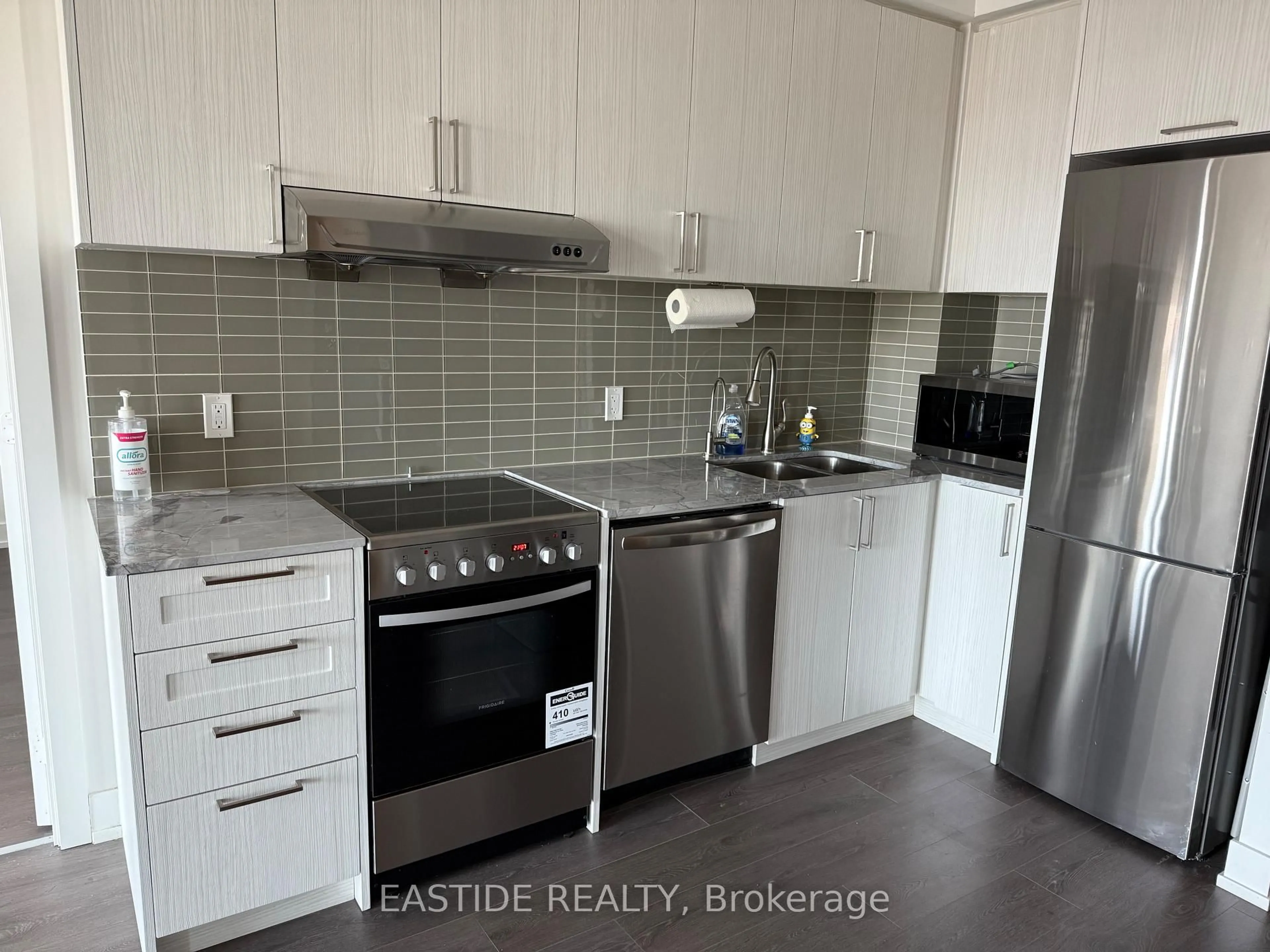 Standard kitchen, unknown for 278 Buchanan Dr #512E, Markham Ontario L3R 6J1