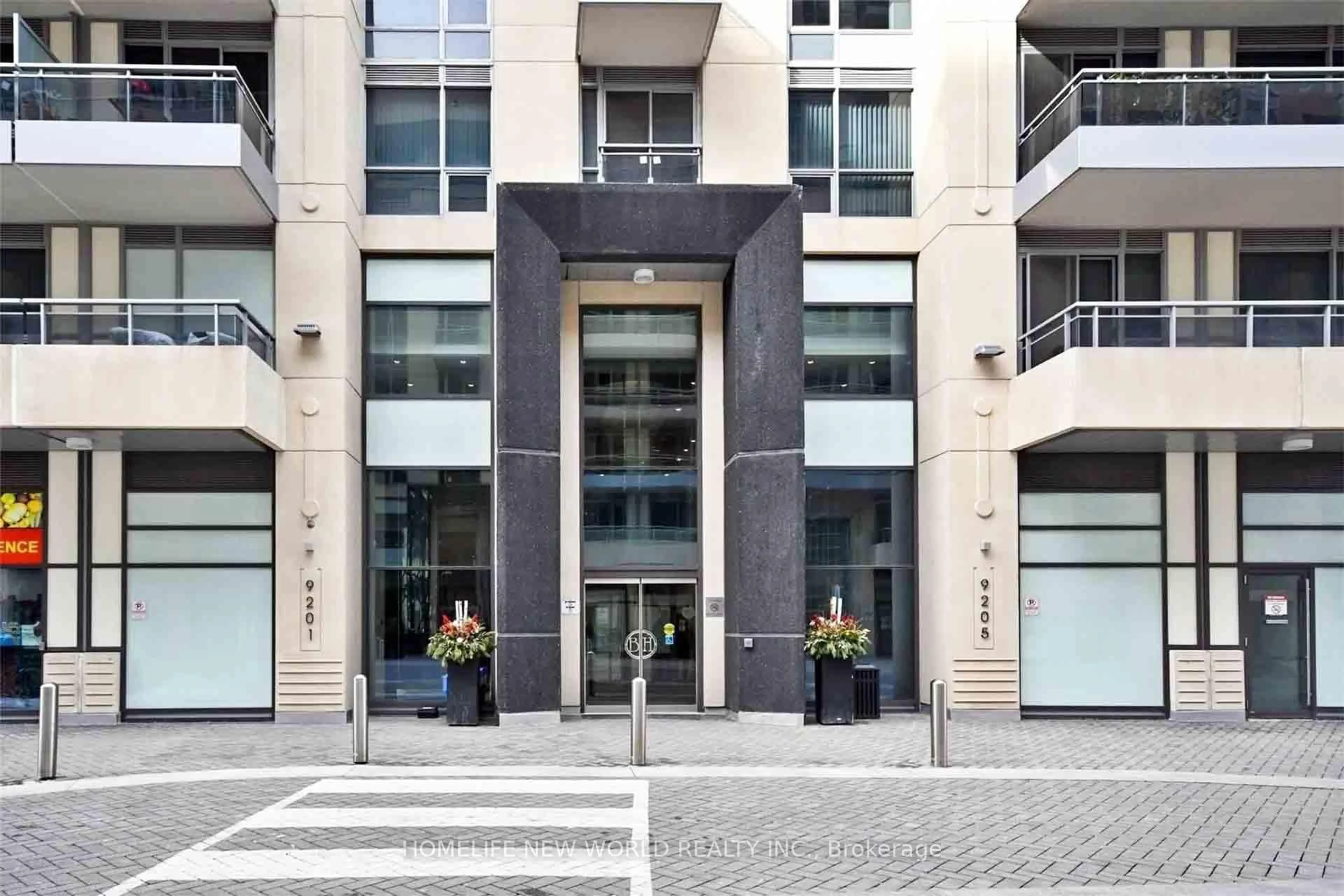 Indoor foyer for 9201 Yonge St #Nw2301, Richmond Hill Ontario L4C 6Z2