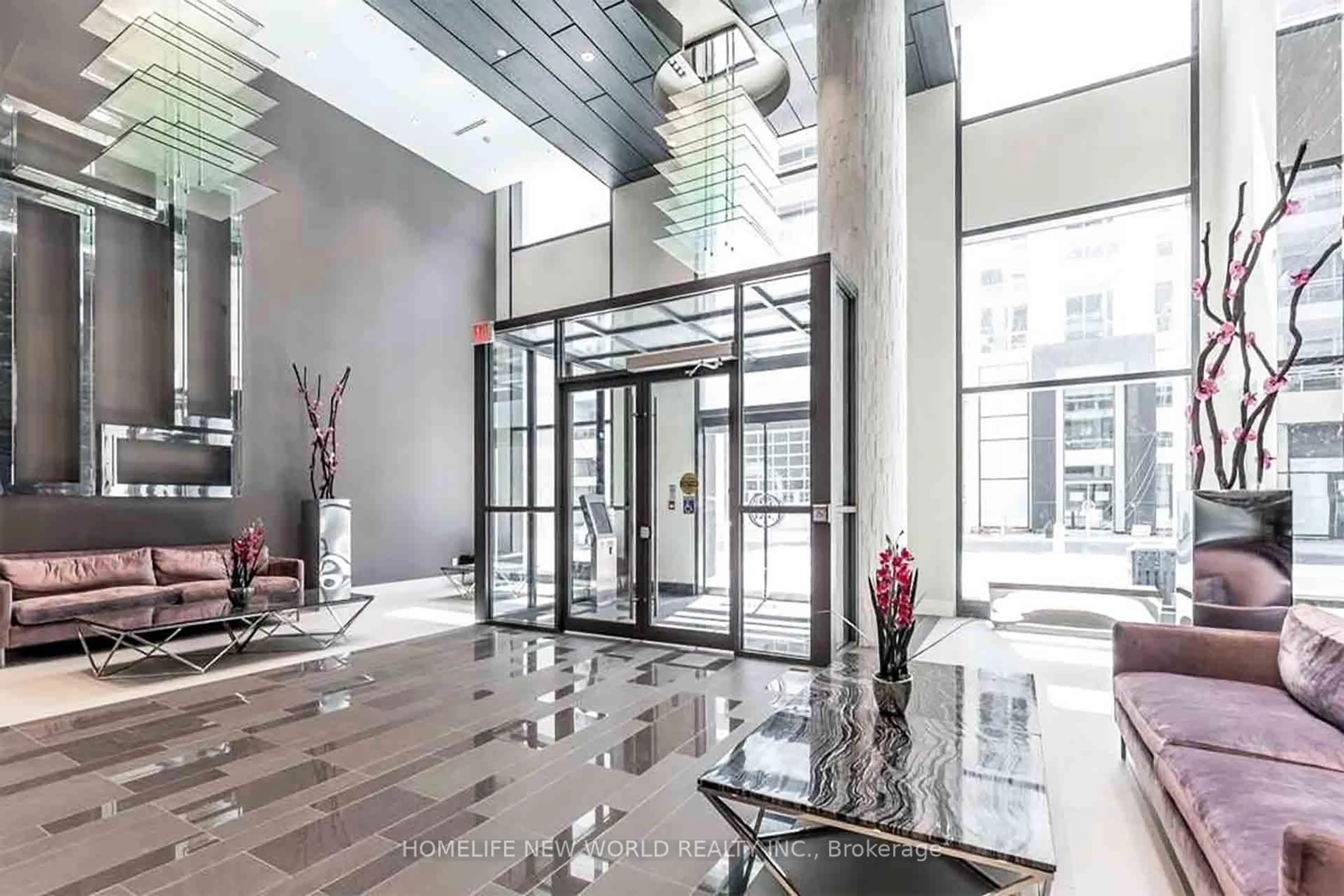 Indoor foyer for 9201 Yonge St #Nw2301, Richmond Hill Ontario L4C 6Z2