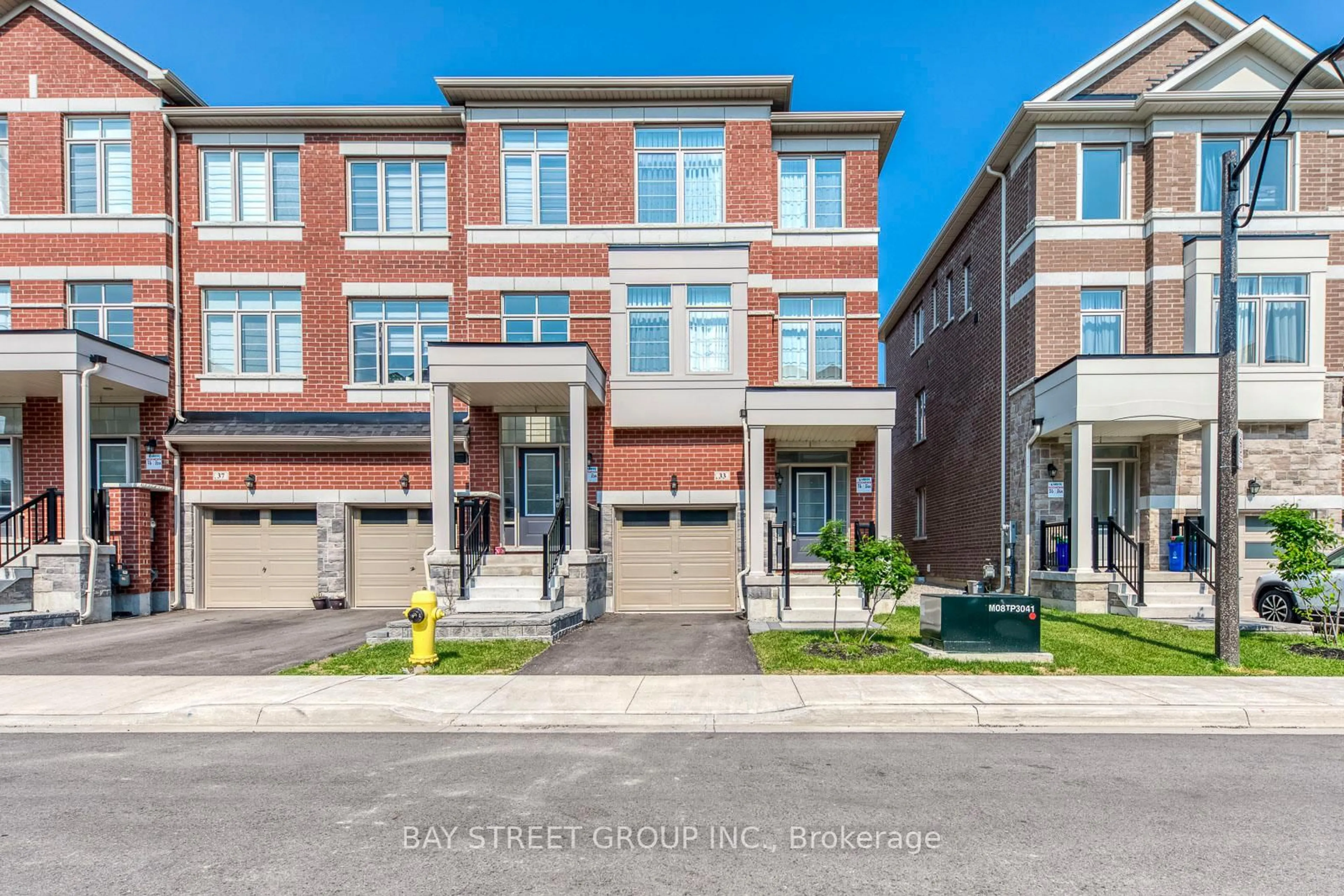 Home with brick exterior material, street for 33 Sissons Way, Markham Ontario L6B 1R2