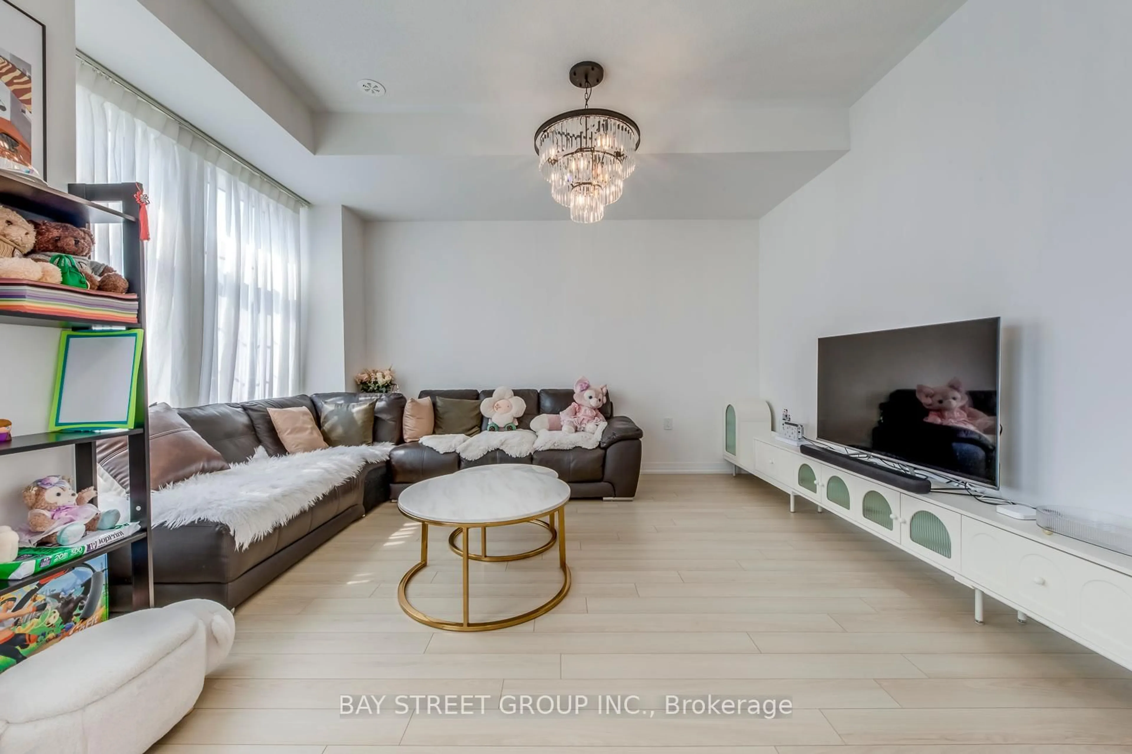 Living room with furniture, unknown for 33 Sissons Way, Markham Ontario L6B 1R2