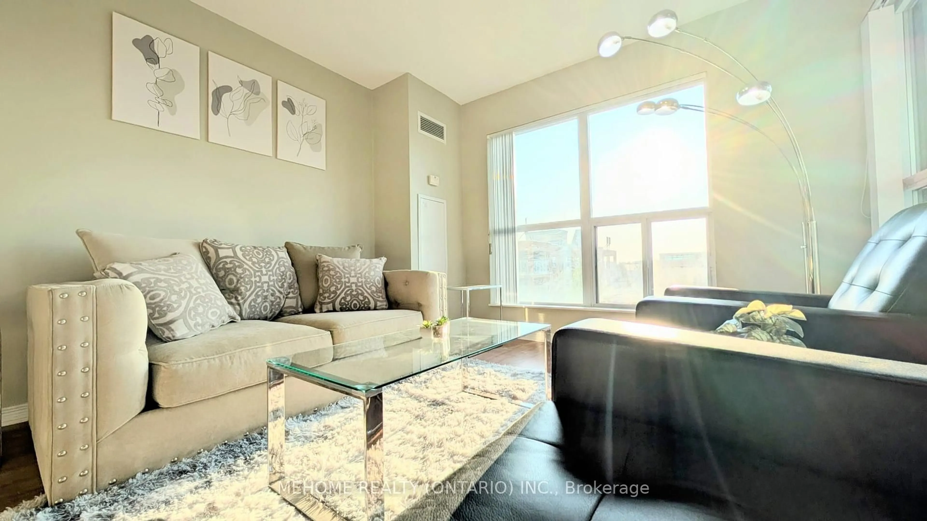 Living room with furniture, unknown for 185 Oneida Cres #306, Richmond Hill Ontario L4B 0B1