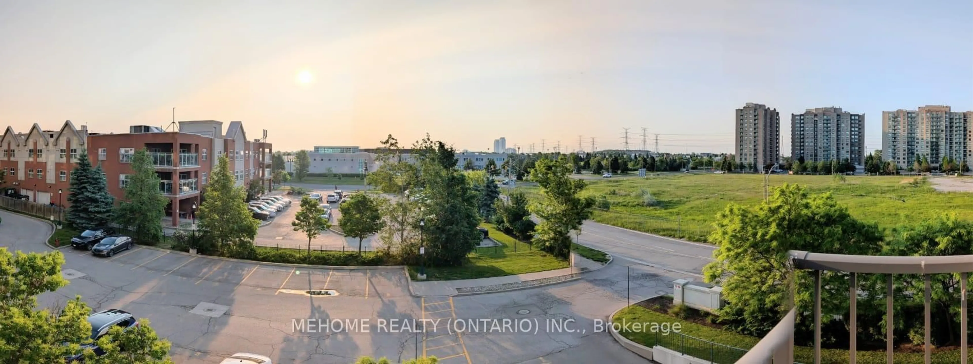 A pic from outside/outdoor area/front of a property/back of a property/a pic from drone, city buildings view from balcony for 185 Oneida Cres #306, Richmond Hill Ontario L4B 0B1