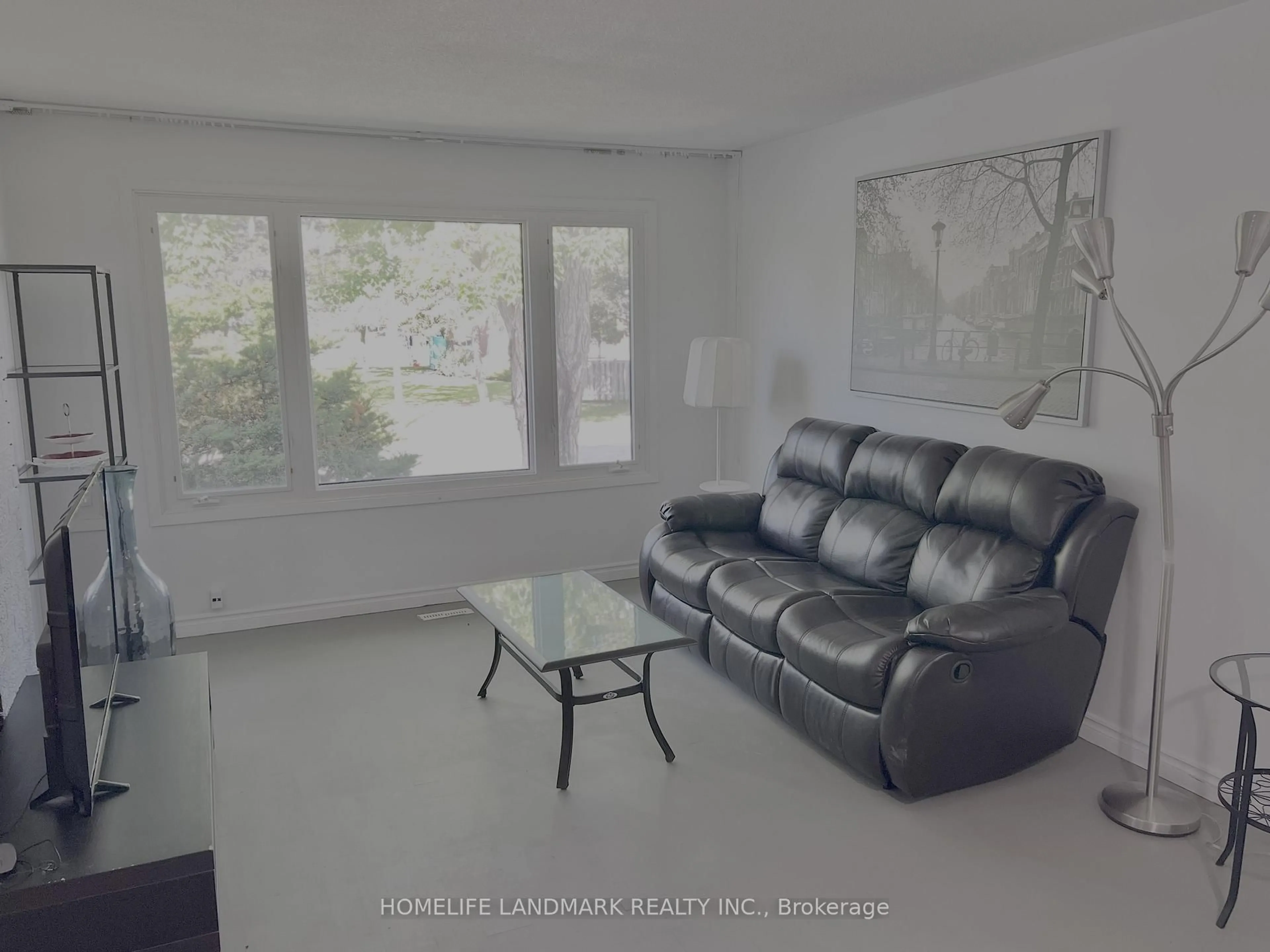 Living room with furniture, unknown for 5 Chant Cres, Markham Ontario L3R 1Y7
