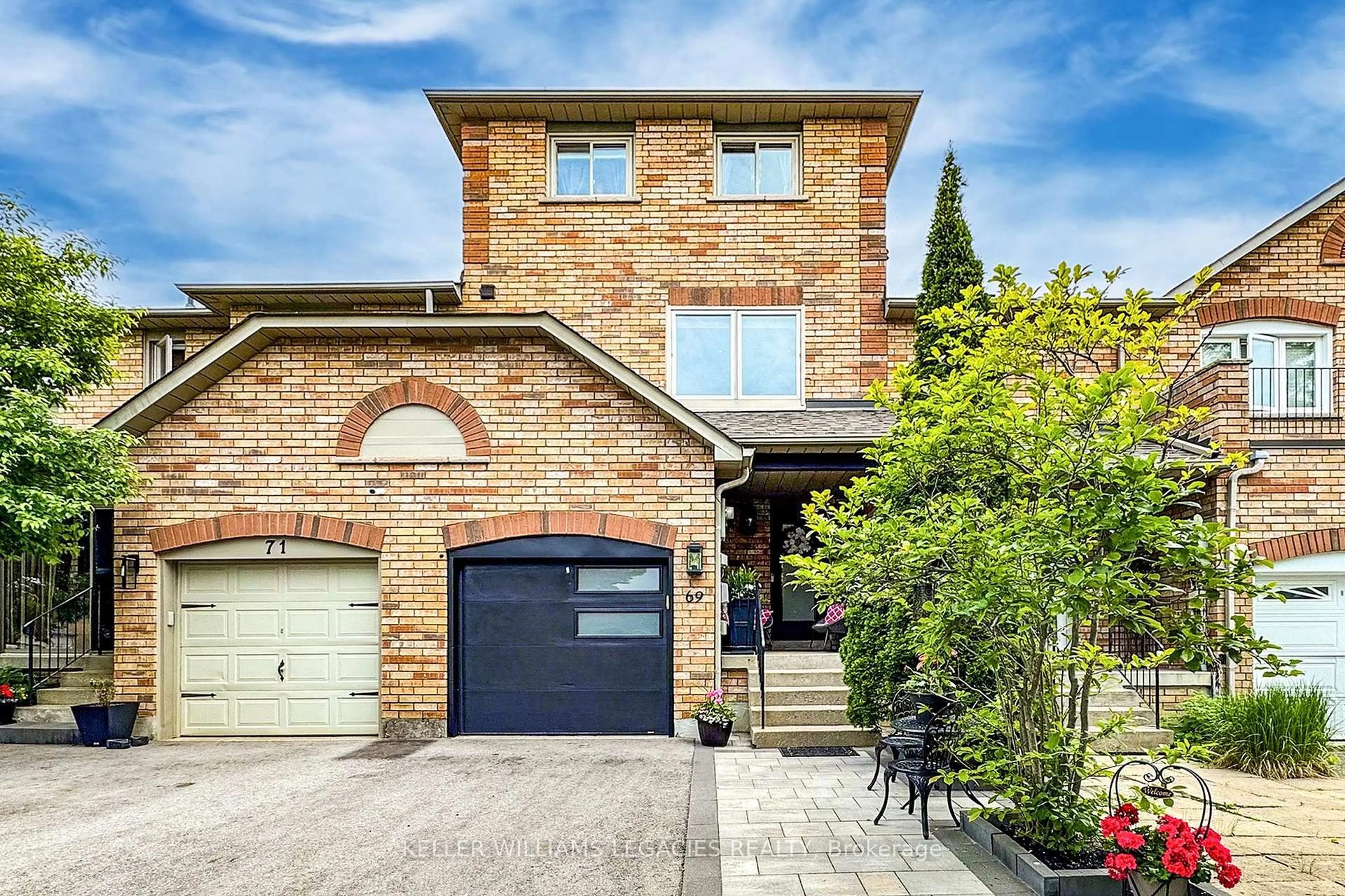 Home with brick exterior material, street for 69 Crieff Ave, Vaughan Ontario L6A 2B9