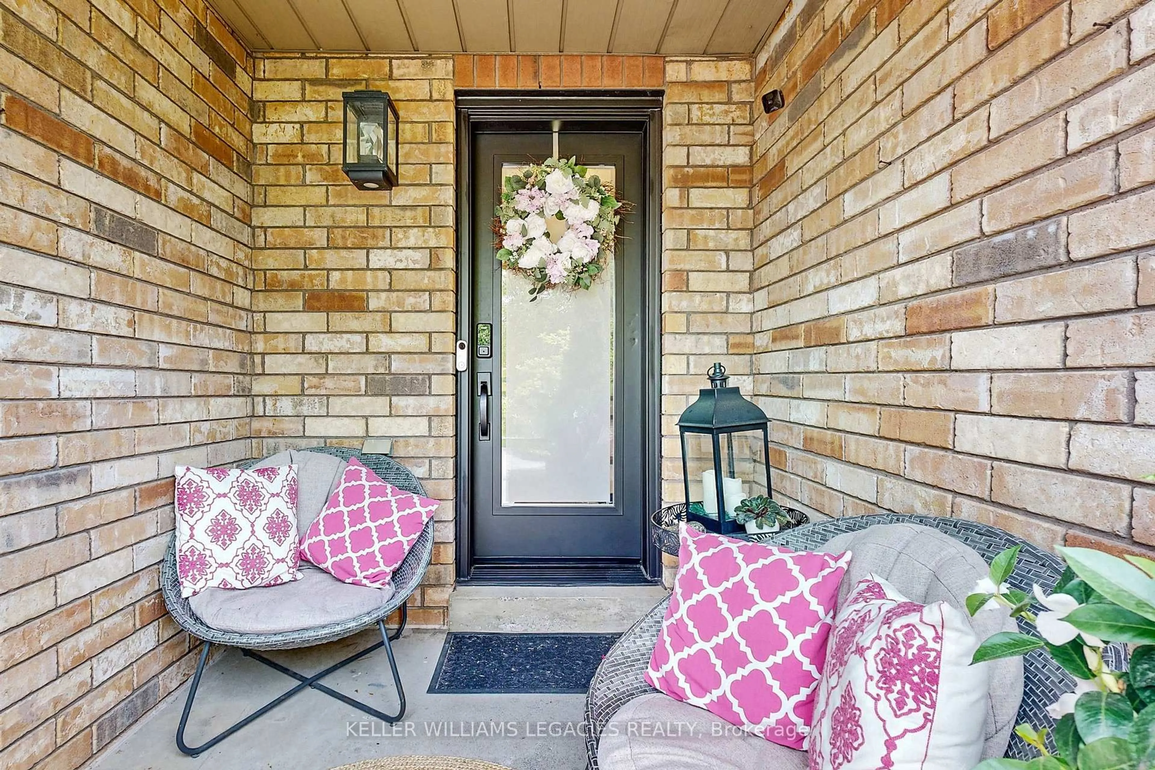 Indoor entryway for 69 Crieff Ave, Vaughan Ontario L6A 2B9