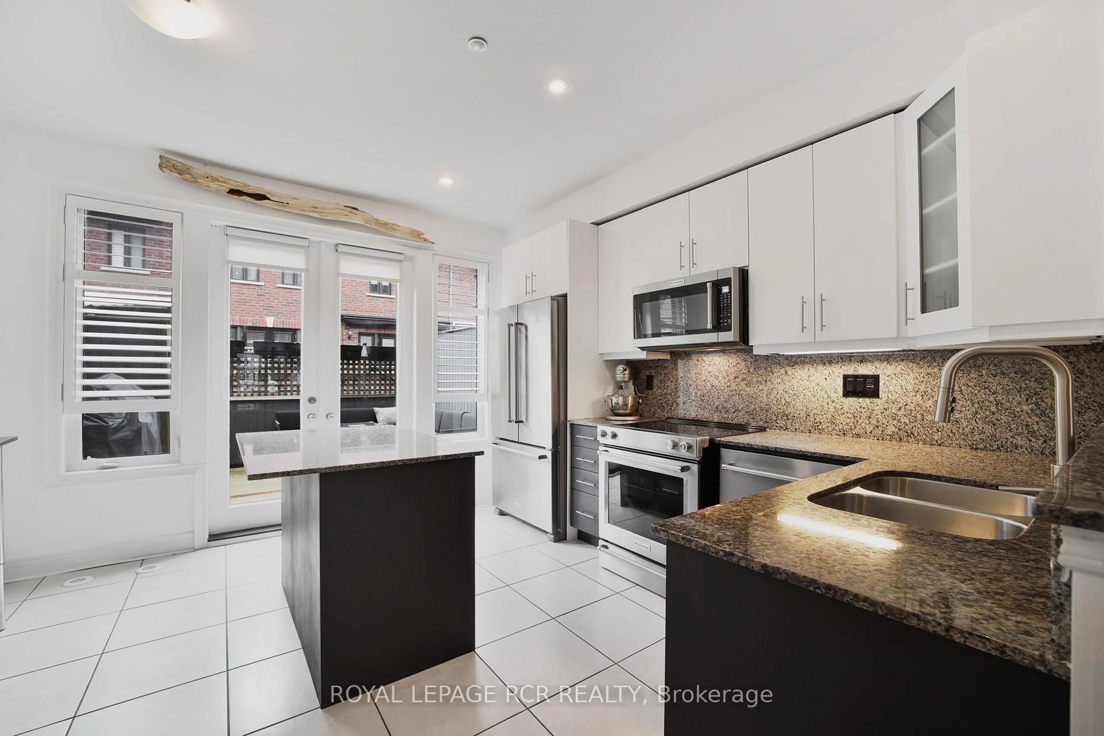 Open concept kitchen, ceramic/tile floor for 8343 Kipling Ave, Vaughan Ontario L4L 2A7
