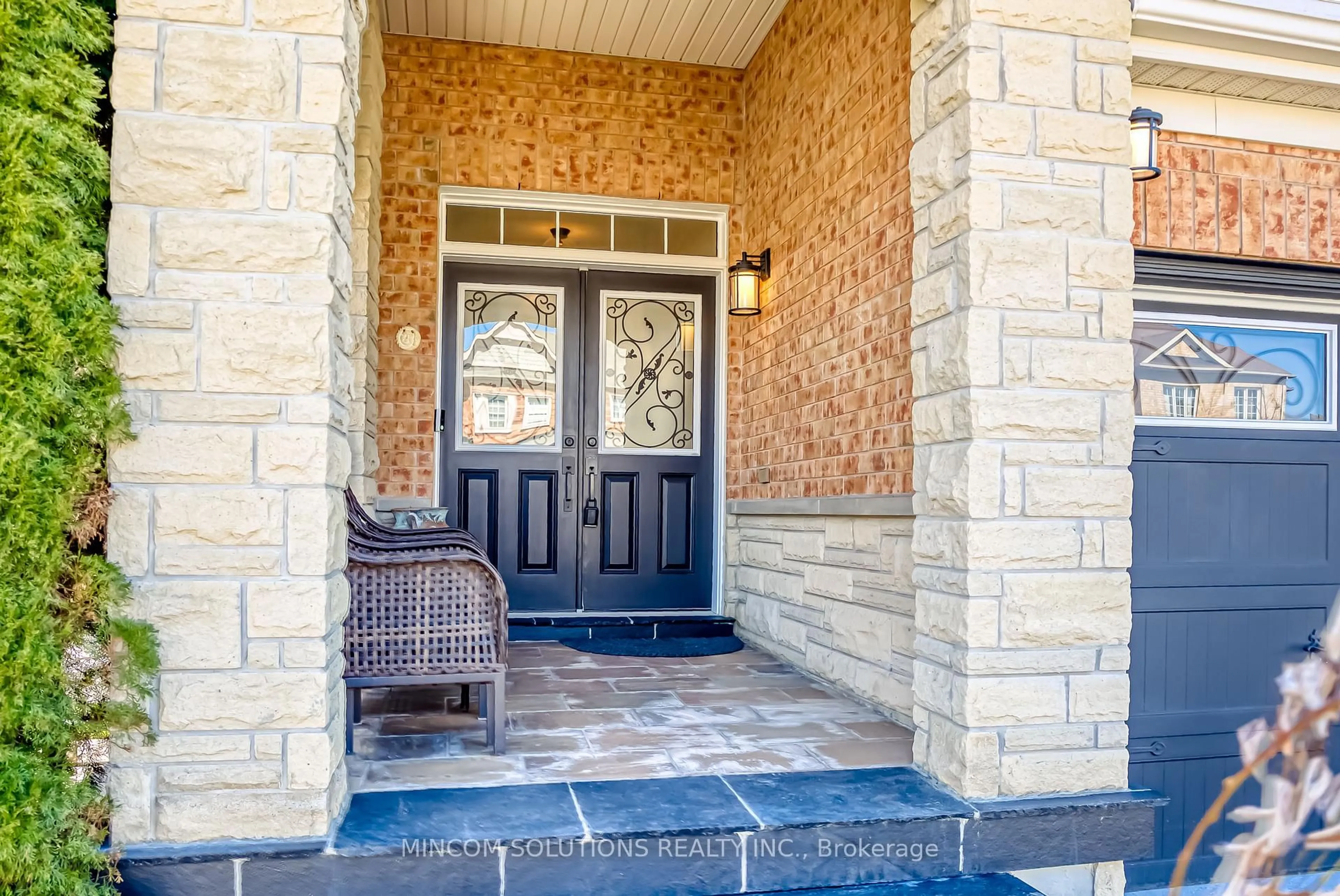 Indoor entryway for 173 Blue Dasher Blvd, Bradford West Gwillimbury Ontario L3Z 0H3