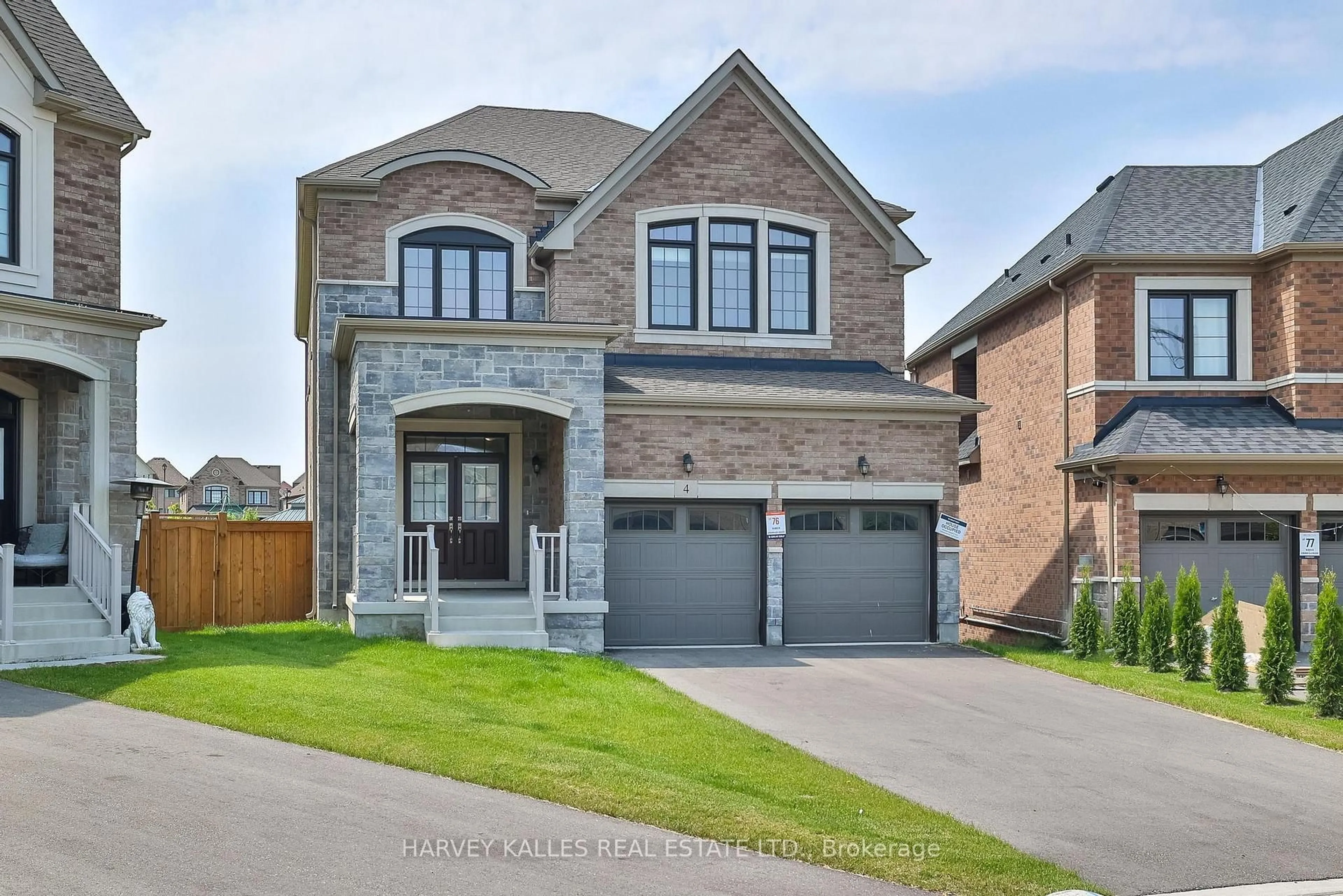 Home with brick exterior material, street for 4 Meadow Vista Cres, East Gwillimbury Ontario L9N 0T4