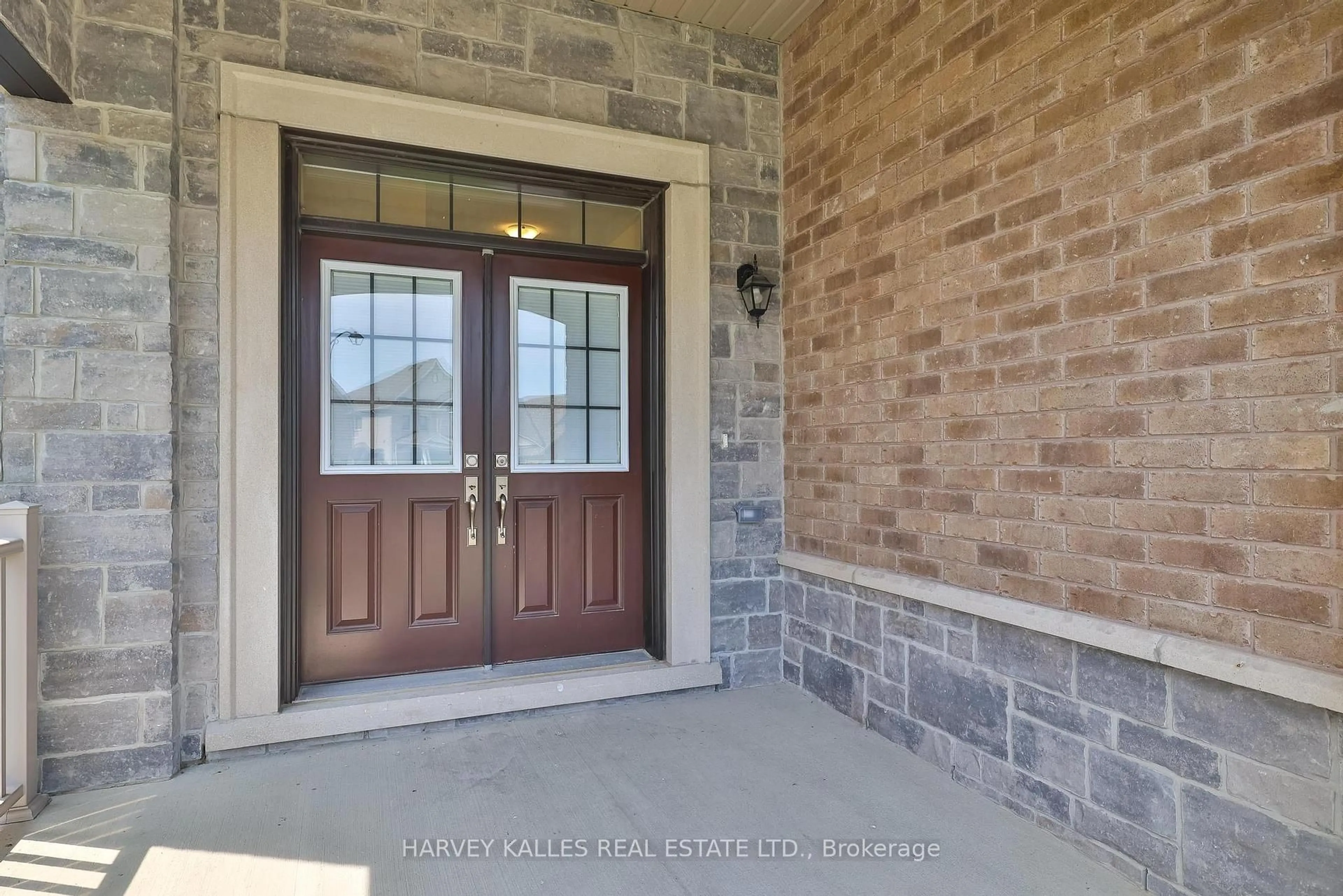 Indoor entryway for 4 Meadow Vista Cres, East Gwillimbury Ontario L9N 0T4