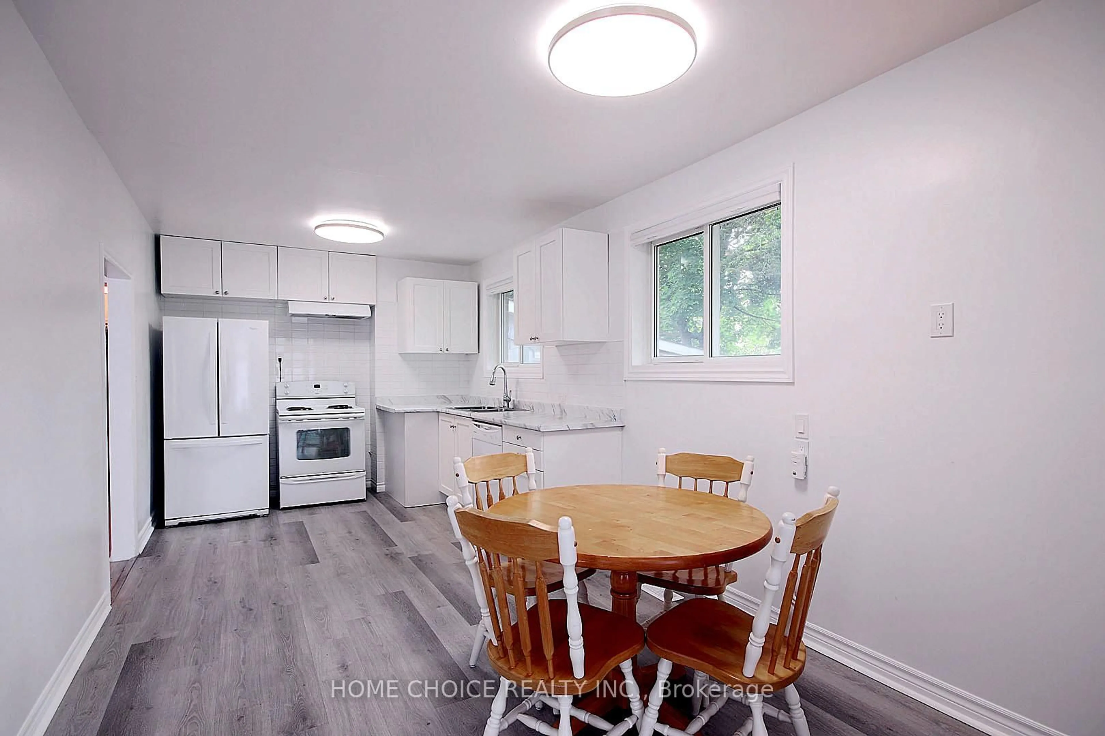 Open concept kitchen, wood/laminate floor for 48 Johnson Rd, Aurora Ontario L4G 2A2