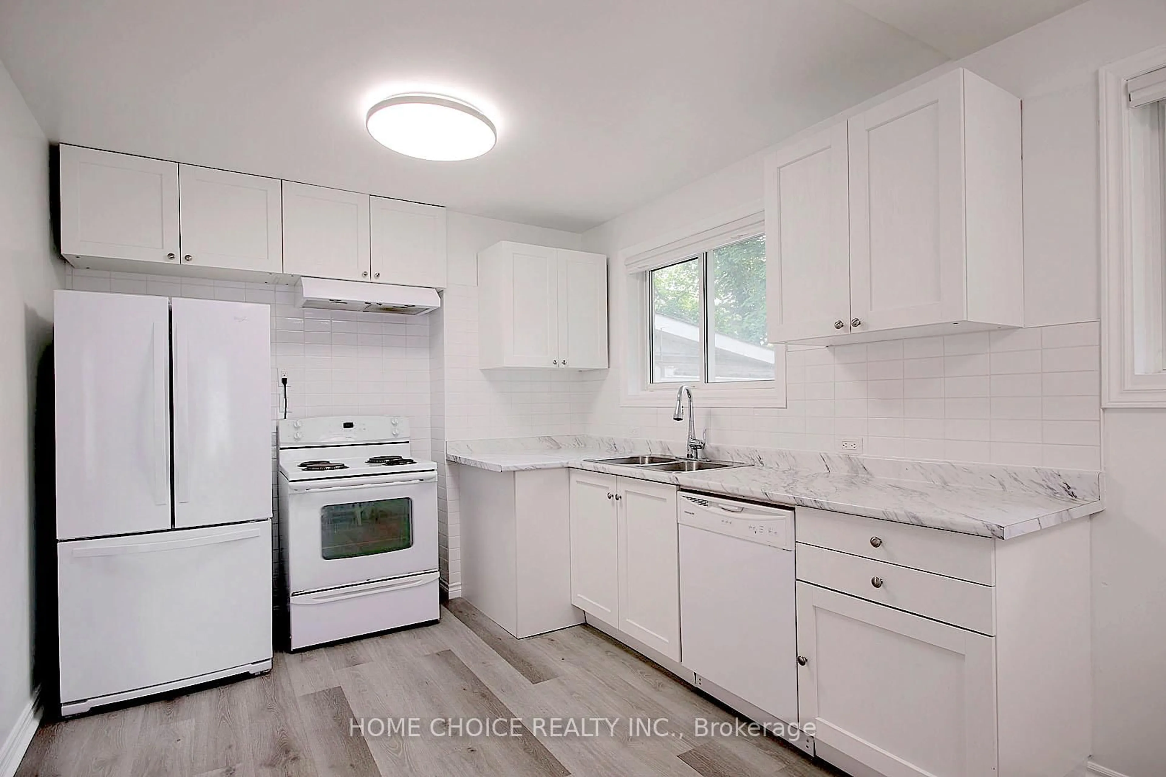 Standard kitchen, unknown for 48 Johnson Rd, Aurora Ontario L4G 2A2