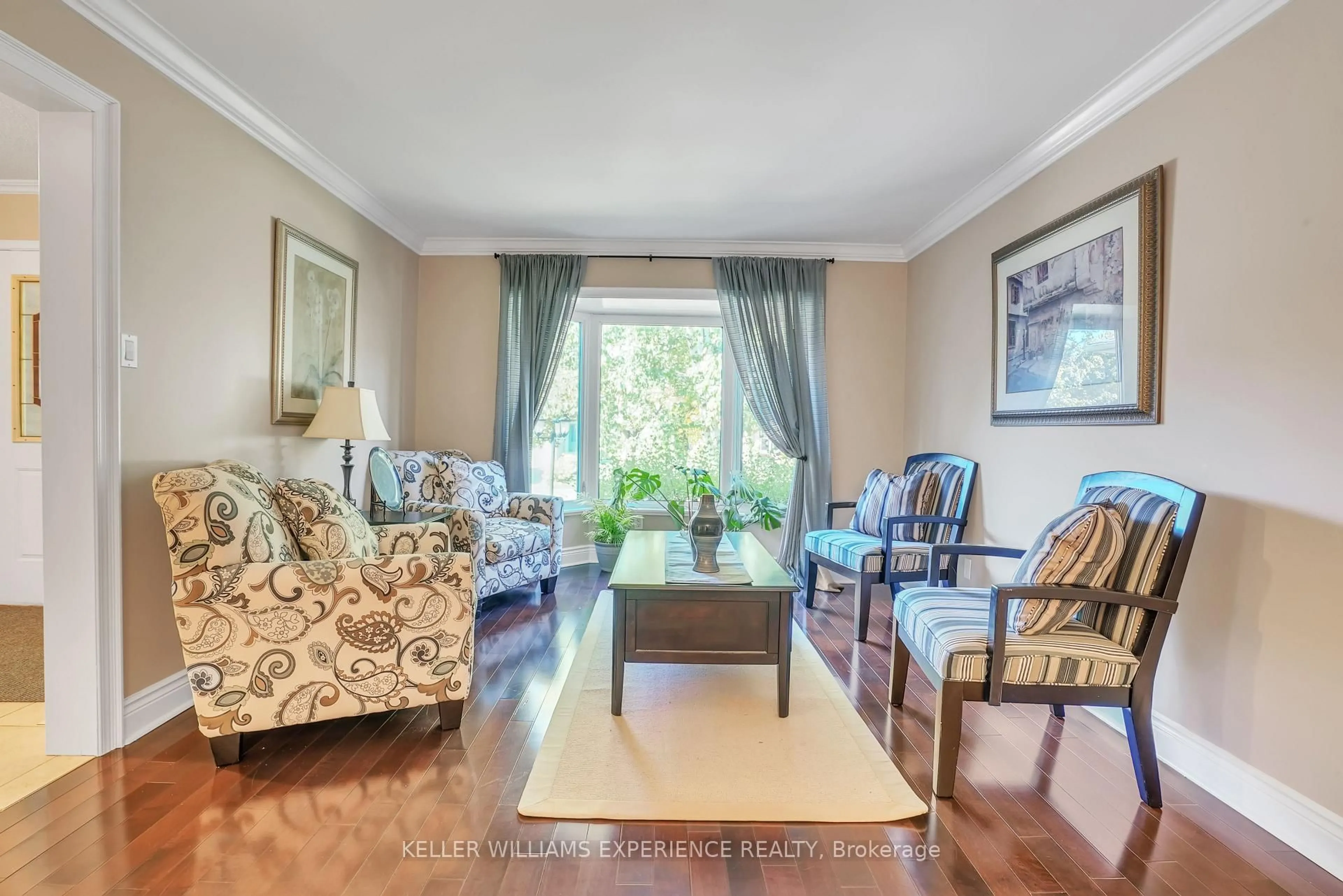 Living room with furniture, unknown for 43 Waterhouse Way, Richmond Hill Ontario L4C 9H5